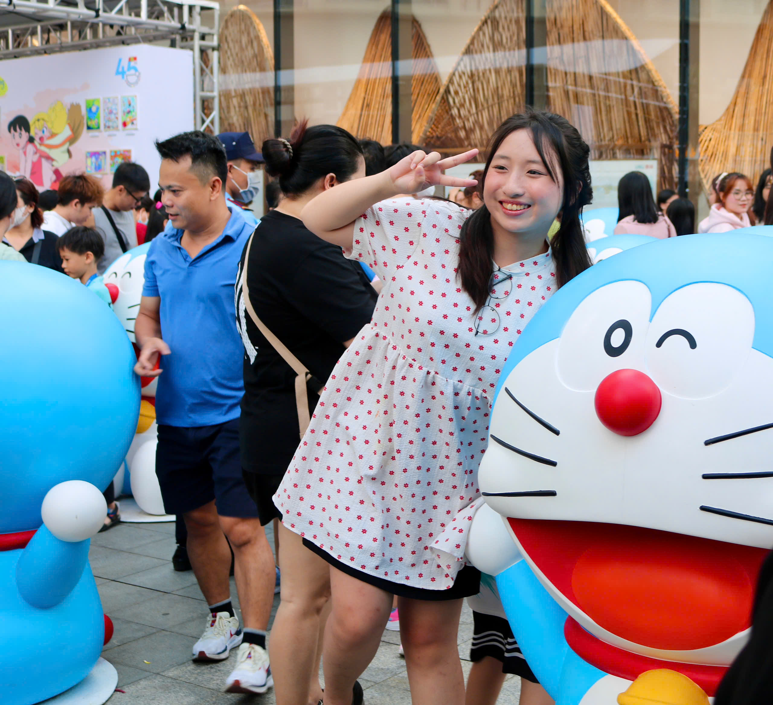 Rất đông người đến nơi này để check-in với mèo máy Doraemon ngoài đời thật - Ảnh 4.