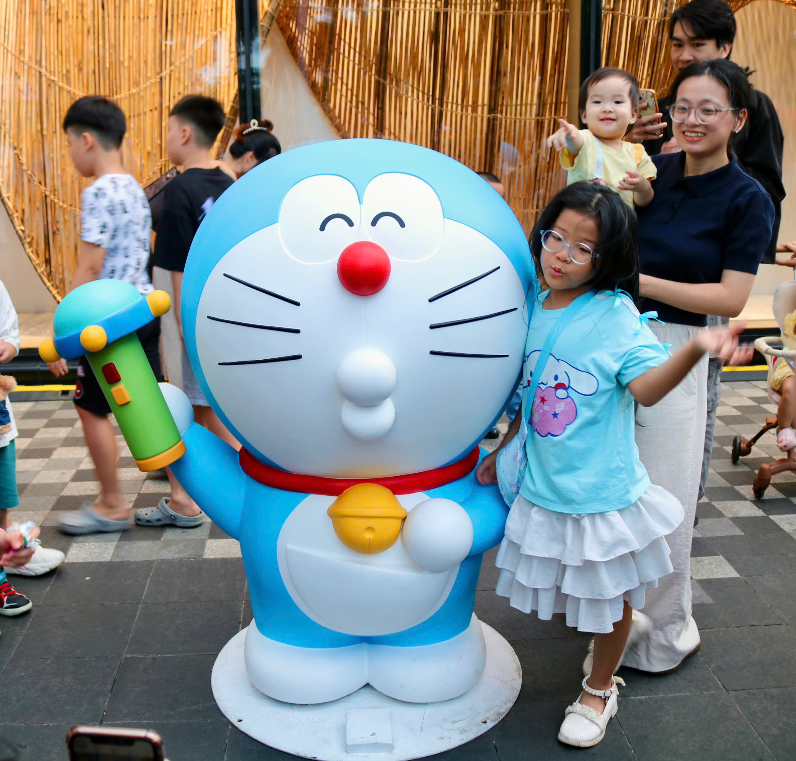Rất đông người đến nơi này để check-in với mèo máy Doraemon ngoài đời thật - Ảnh 8.