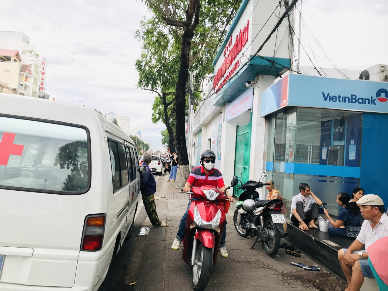 Bệnh viện Ung bướu Cần Thơ thêm 'bất tiện' vì không có chỗ giữ xe- Ảnh 3. Bệnh viện Ung bướu Cần Thơ thêm 'bất tiện' vì không có chỗ giữ xe- Ảnh 3.