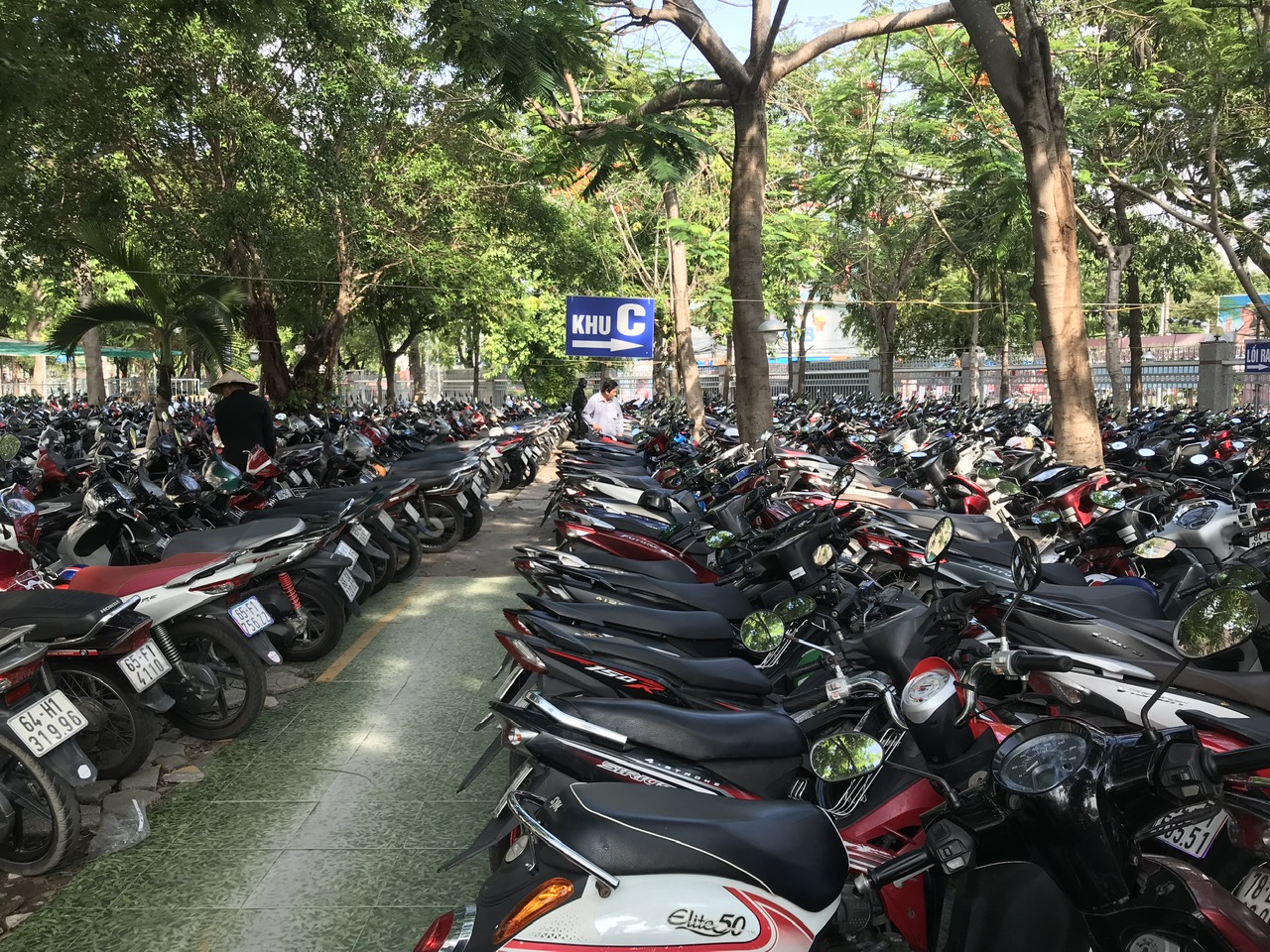 Bệnh viện Ung bướu Cần Thơ thêm 'bất tiện' vì không có chỗ giữ xe- Ảnh 4. Bệnh viện Ung bướu Cần Thơ thêm 'bất tiện' vì không có chỗ giữ xe- Ảnh 4.