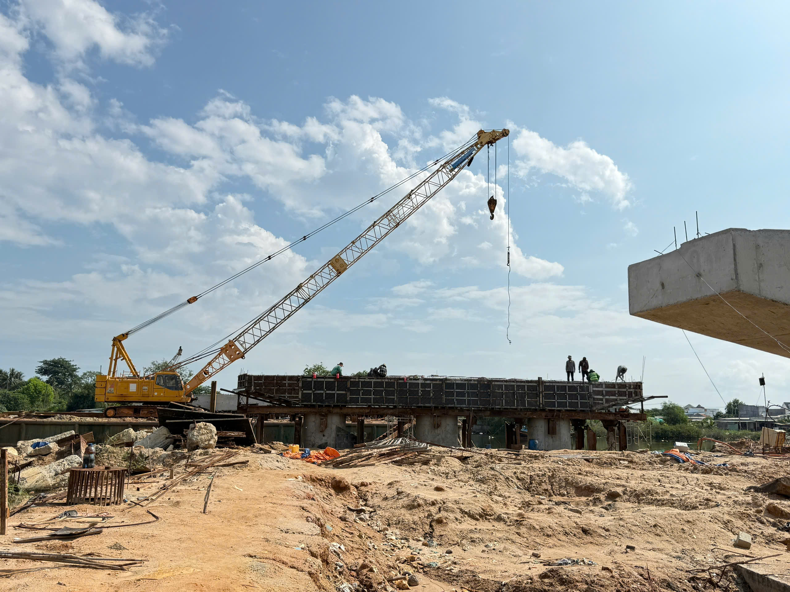 Bình Thuận: Tiến độ cầu văn Thánh vẫn ‘ì ạch’ do không có mặt bằng- Ảnh 1. Bình Thuận: Tiến độ cầu văn Thánh vẫn ‘ì ạch’ do không có mặt bằng- Ảnh 1.
