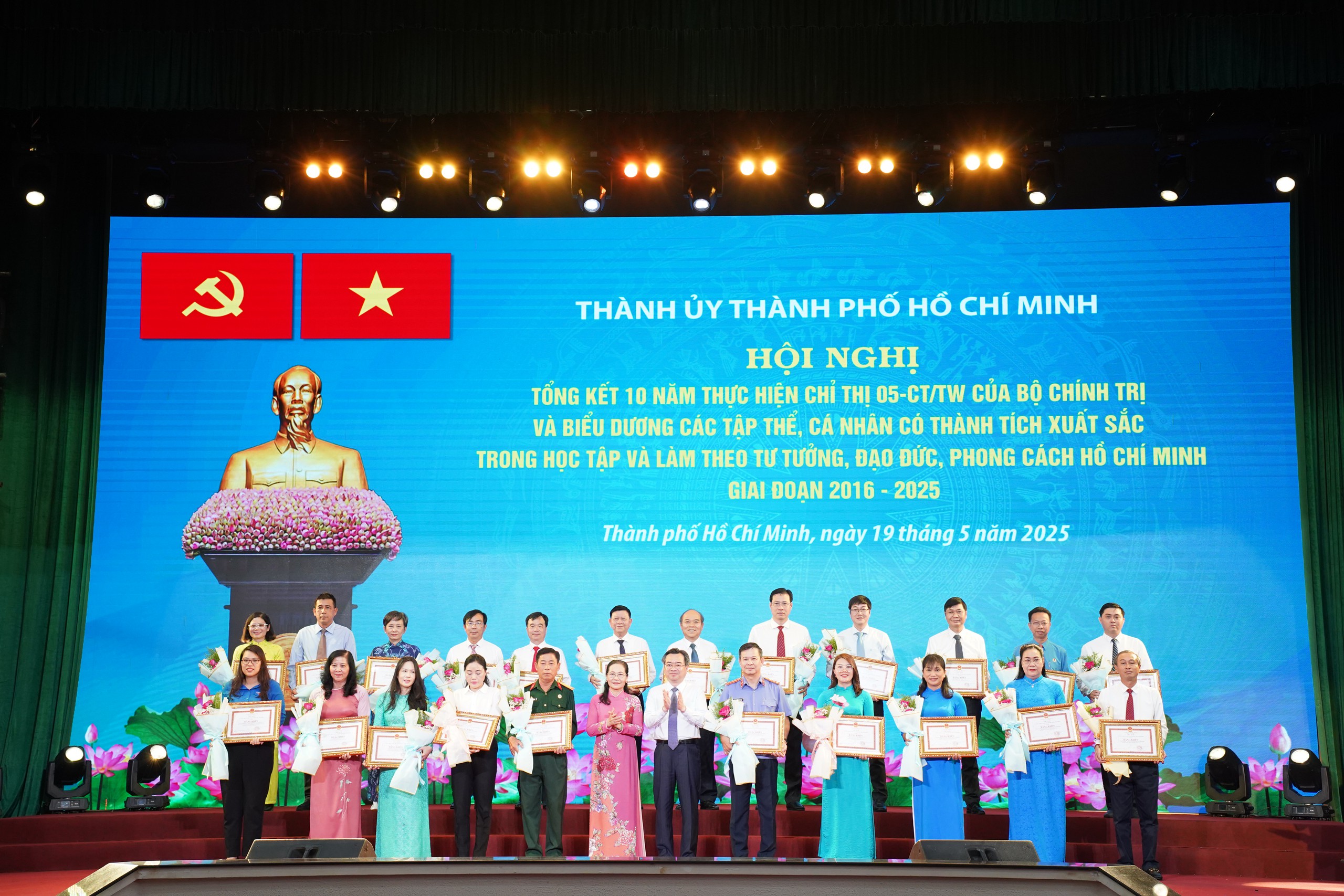 Ông Nguyễn Thanh Nghị: Học tập Bác giúp TP.HCM vững tin vươn mình trong kỷ nguyên mới- Ảnh 2. Ông Nguyễn Thanh Nghị: Học tập Bác giúp TP.HCM vững tin vươn mình trong kỷ nguyên mới- Ảnh 2.