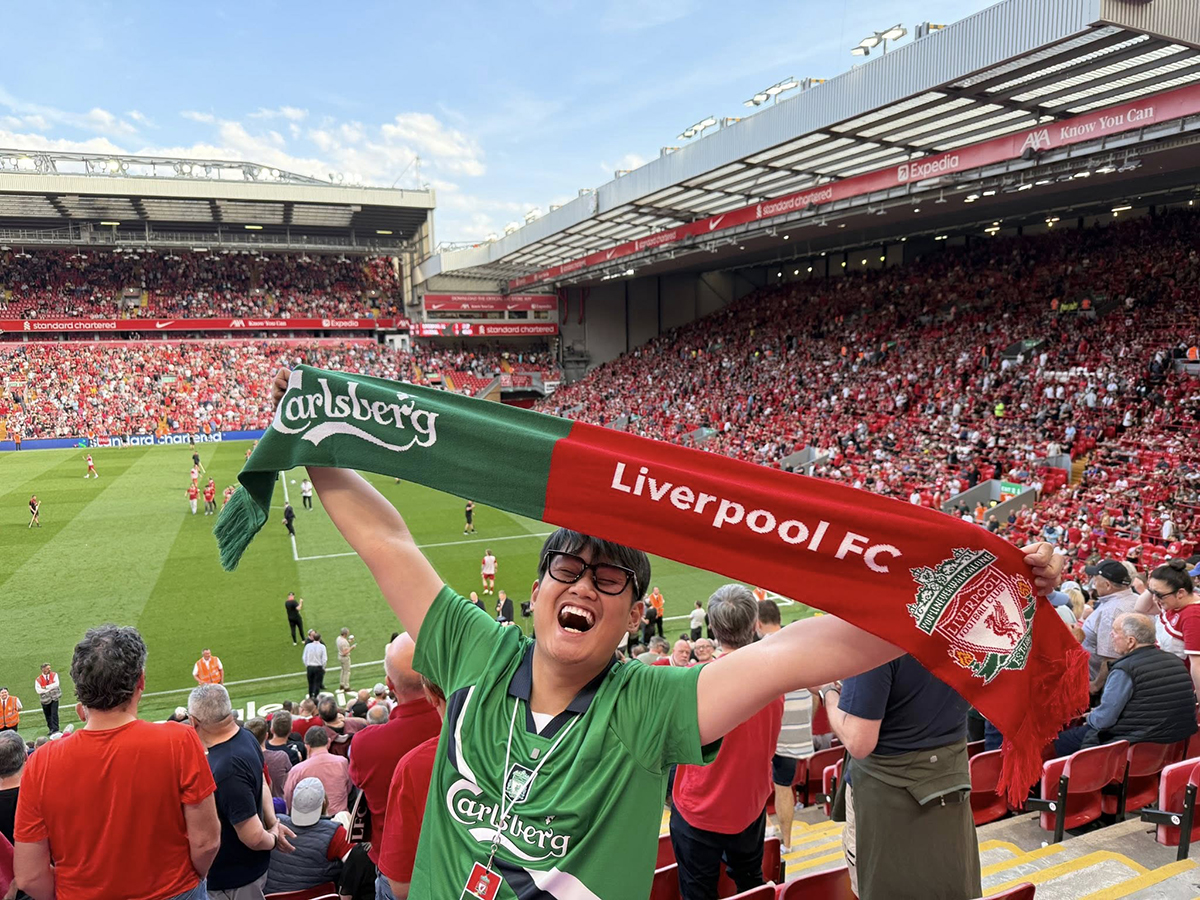 Пробудите в себе дух болельщика ФК «Ливерпуль» вместе с Carlsberg и насладитесь лучшим летом в самом сердце Хошимина - Фото 8. Cùng Carlsberg bật chất ‘fan cứng’ Liverpool FC, bật hè tuyệt đỉnh ngay giữa lòng TP.HCM- Ảnh 8.