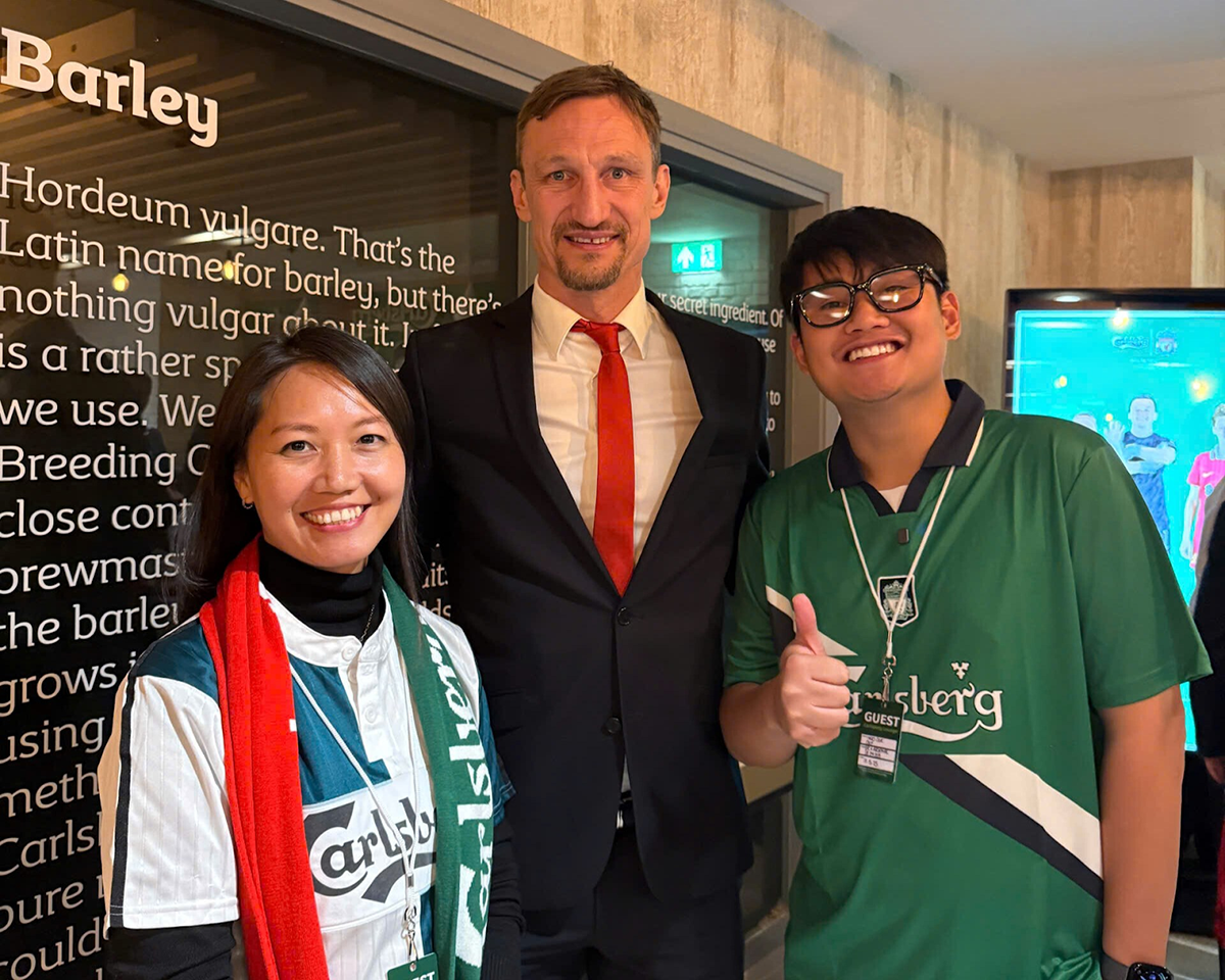 Пробудите в себе дух болельщика ФК «Ливерпуль» вместе с Carlsberg и насладитесь лучшим летом в самом сердце Хошимина - Фото 9. Cùng Carlsberg bật chất ‘fan cứng’ Liverpool FC, bật hè tuyệt đỉnh ngay giữa lòng TP.HCM- Ảnh 9.