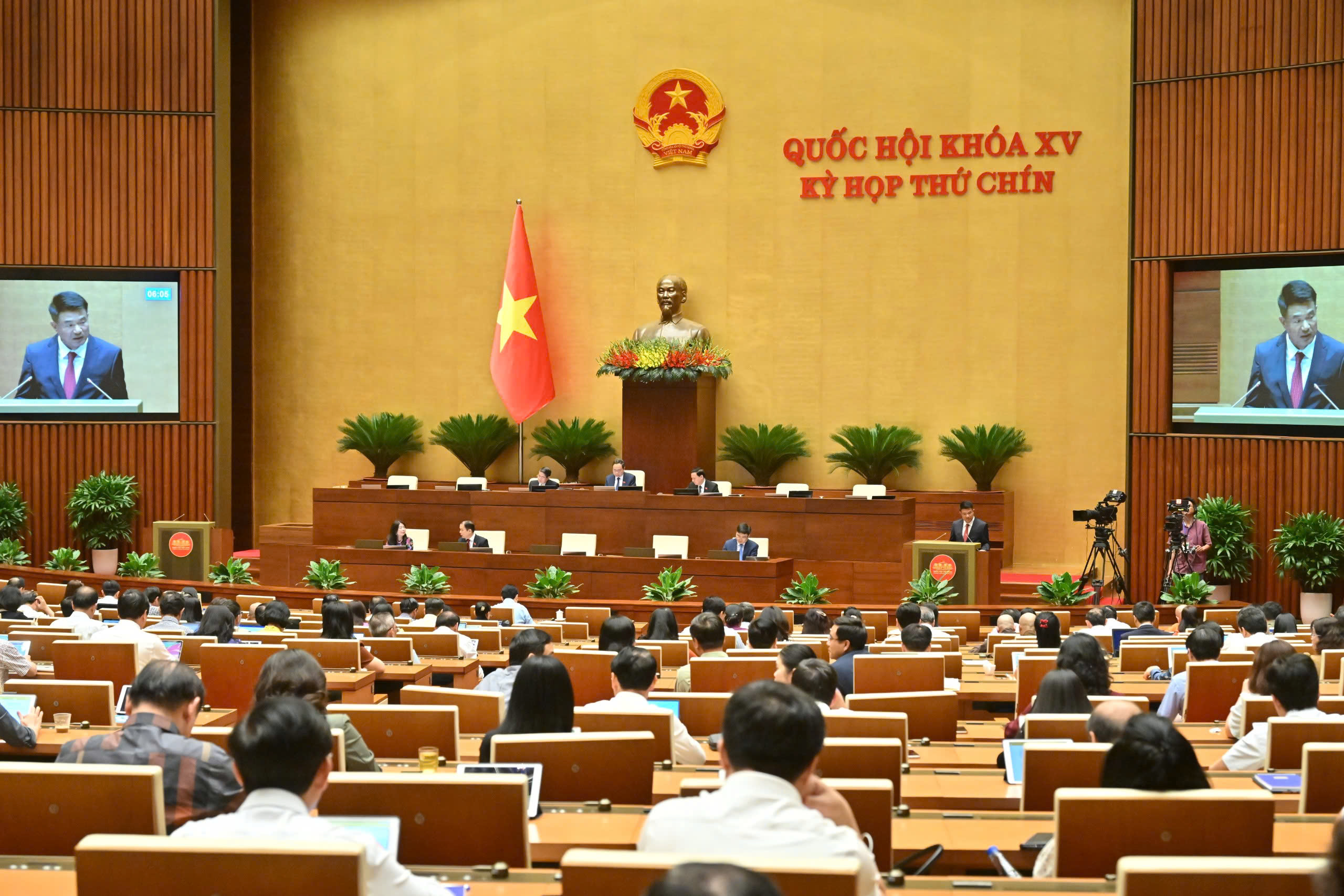 Đề xuất truy tố với cả người đang bị truy nã, 'trốn cũng không thể thoát tội' - Ảnh 2. Đề xuất truy tố với cả người đang bị truy nã, 'trốn cũng không thể thoát tội' - Ảnh 2.