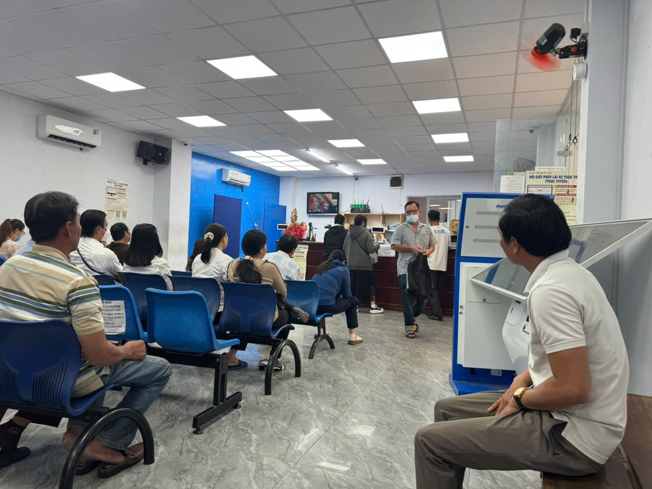 Tranh cãi tăng mức phạt vi phạm giao thông lên 200 triệu đồng- Ảnh 2. Tranh cãi tăng mức phạt vi phạm giao thông lên 200 triệu đồng- Ảnh 2.