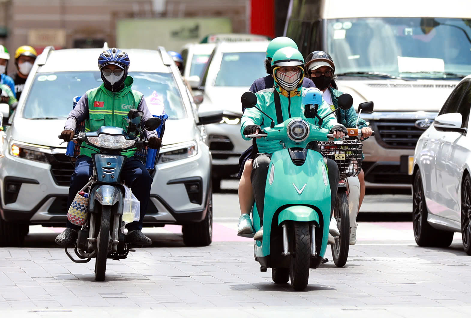 'Cách mạng xanh' lan tới shipper và tài xế công nghệ- Ảnh 1. 'Cách mạng xanh' lan tới shipper và tài xế công nghệ- Ảnh 1.