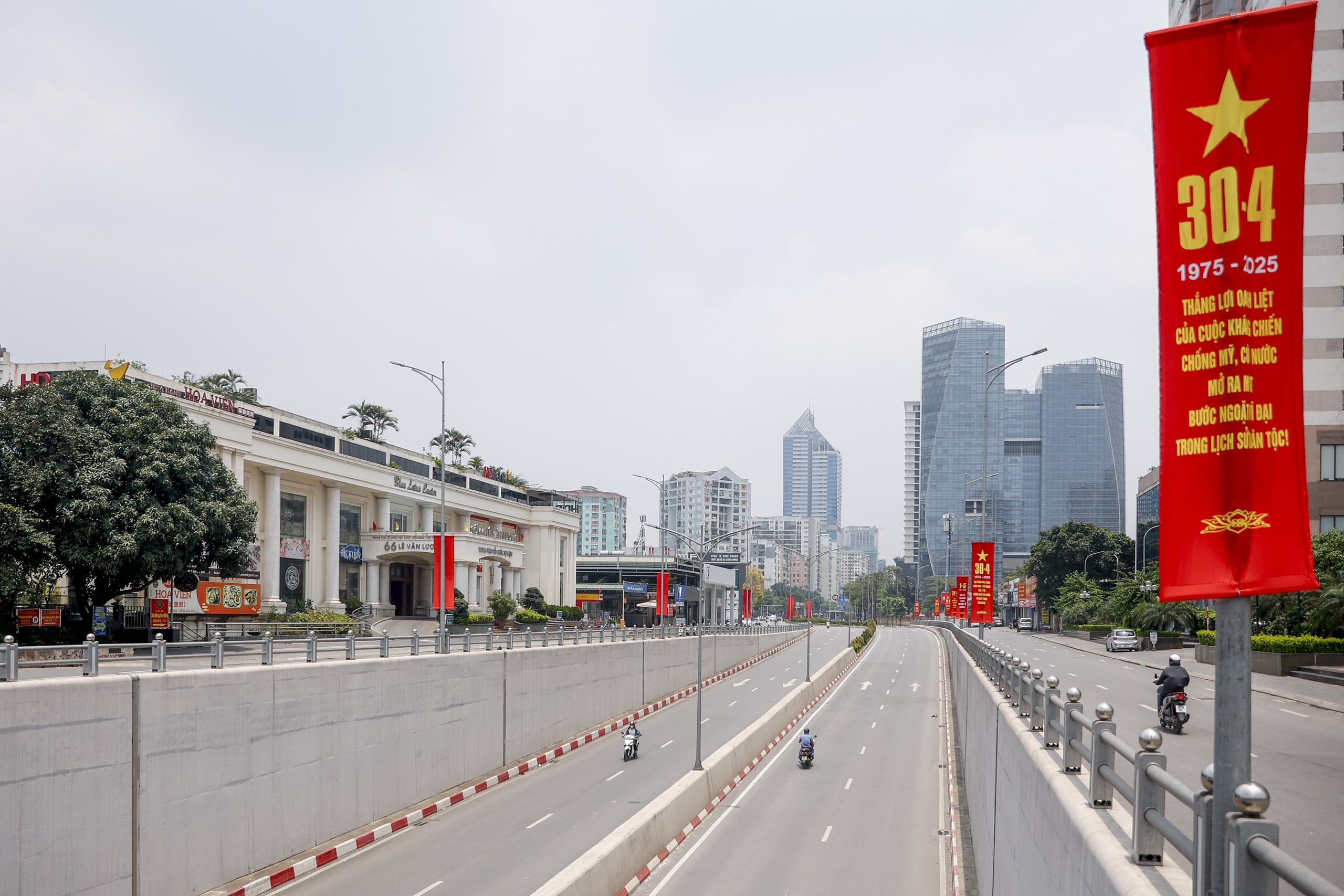 Đường phố Hà Nội thông thoáng liên tiếp 3 ngày dịp lễ 30.4 - Ảnh 8.