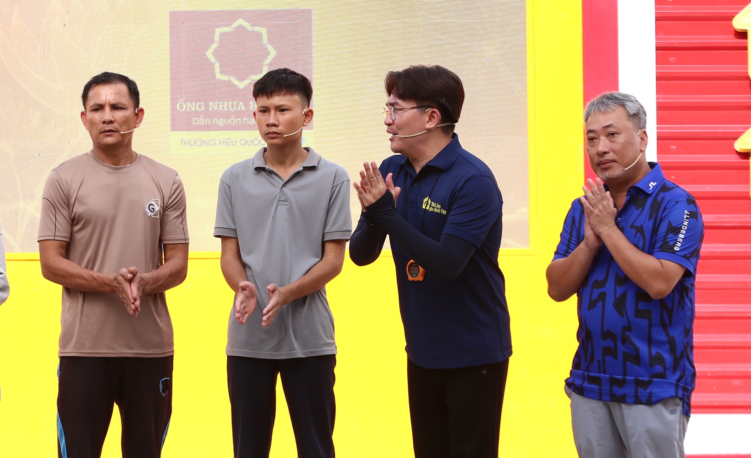 Nguyễn Quang Dũng nghẹn lòng trước người đàn ông ‘gà trống nuôi con’ khi vợ mất- Ảnh 1. Nguyễn Quang Dũng nghẹn lòng trước người đàn ông ‘gà trống nuôi con’ khi vợ mất- Ảnh 1.