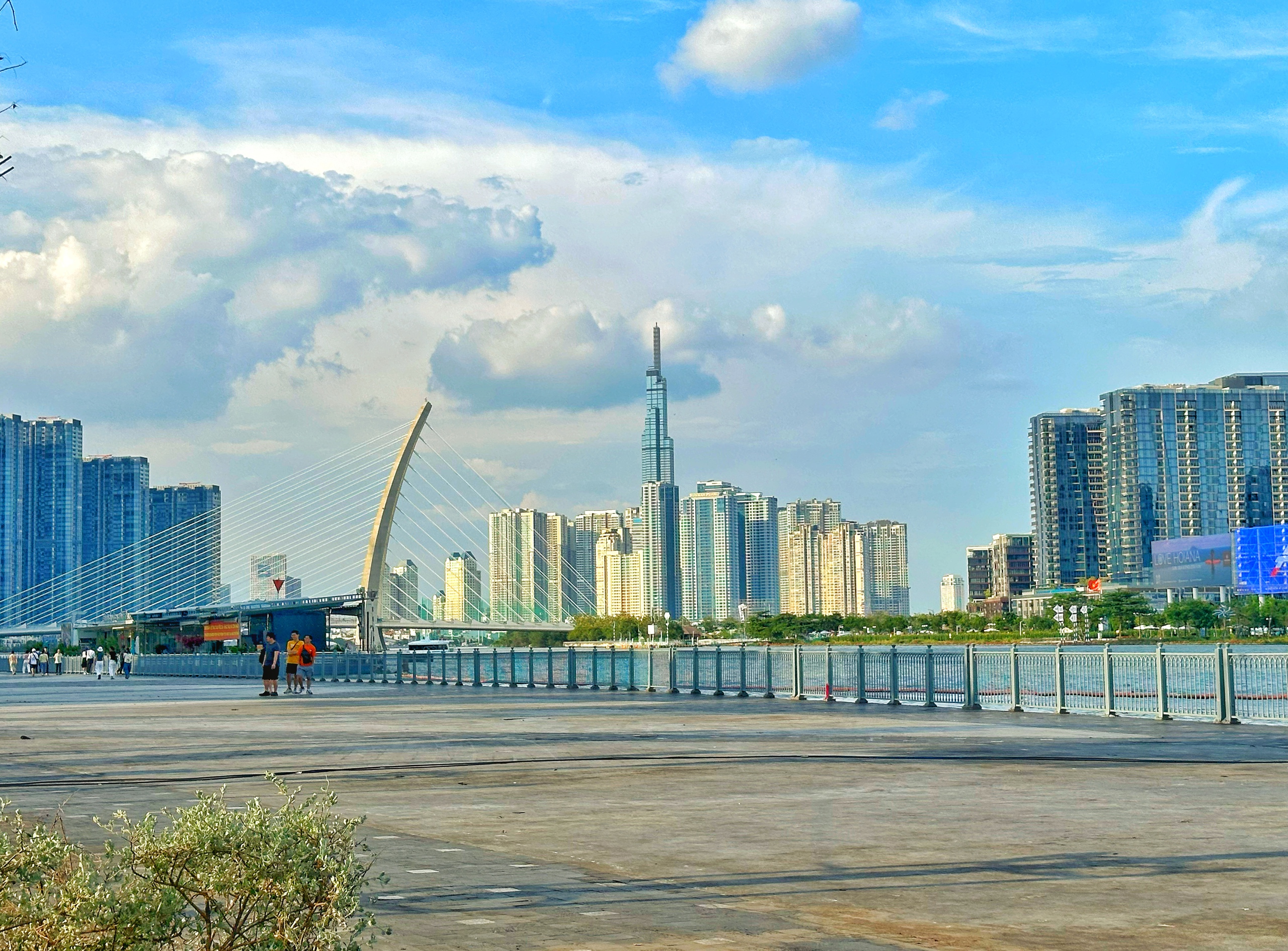 Ngày thứ 3 kỳ nghỉ lễ 30.4 – 1.5: Bất ngờ đường phố trung tâm TP.HCM Ngày thứ 3 kỳ nghỉ lễ 30.4 – 1.5: Bất ngờ đường phố trung tâm TP.HCM