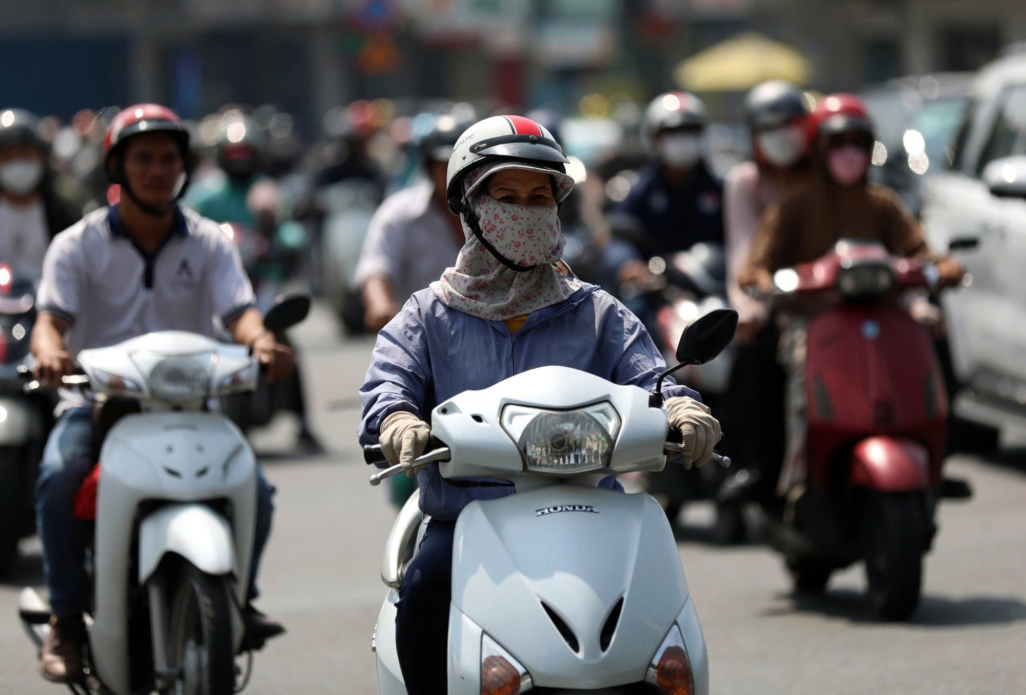 TP.HCM oi bức vì sao?- Ảnh 1. TP.HCM oi bức vì sao?- Ảnh 1.