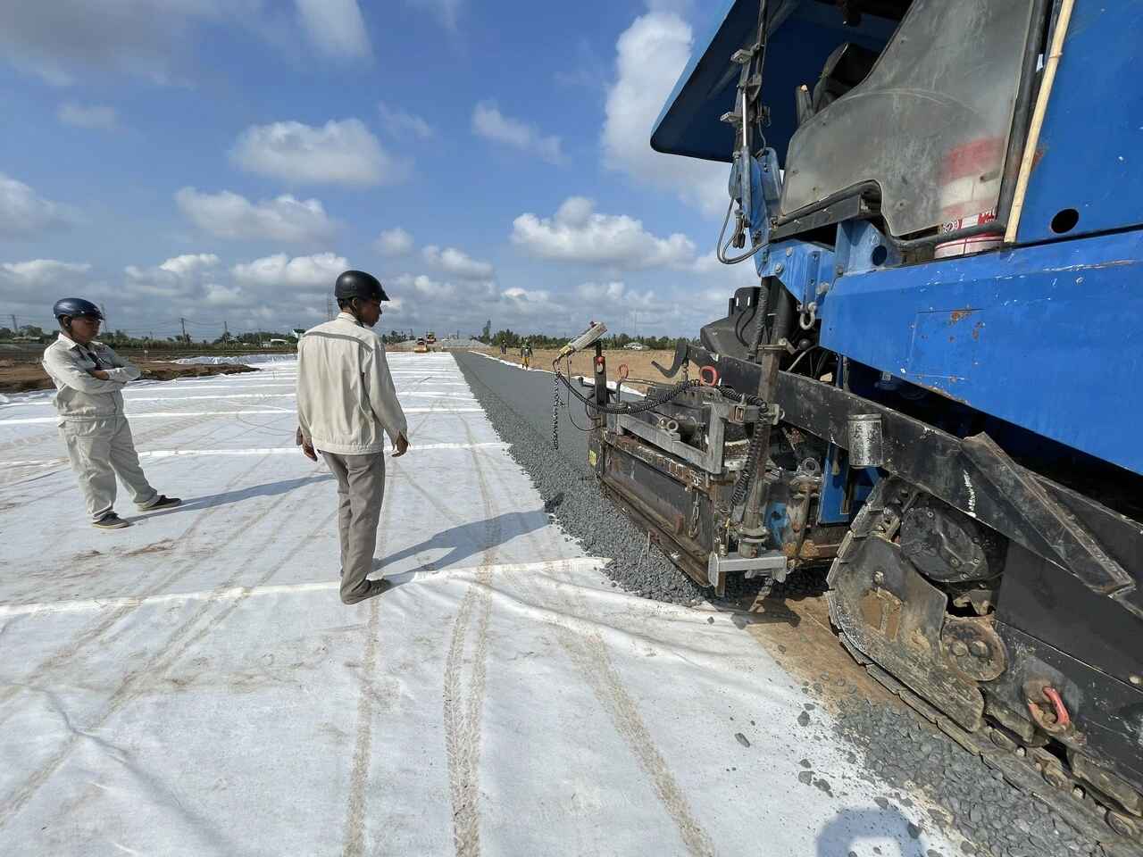 Những công trường tất bật xuyên lễ- Ảnh 3. Những công trường tất bật xuyên lễ- Ảnh 3.