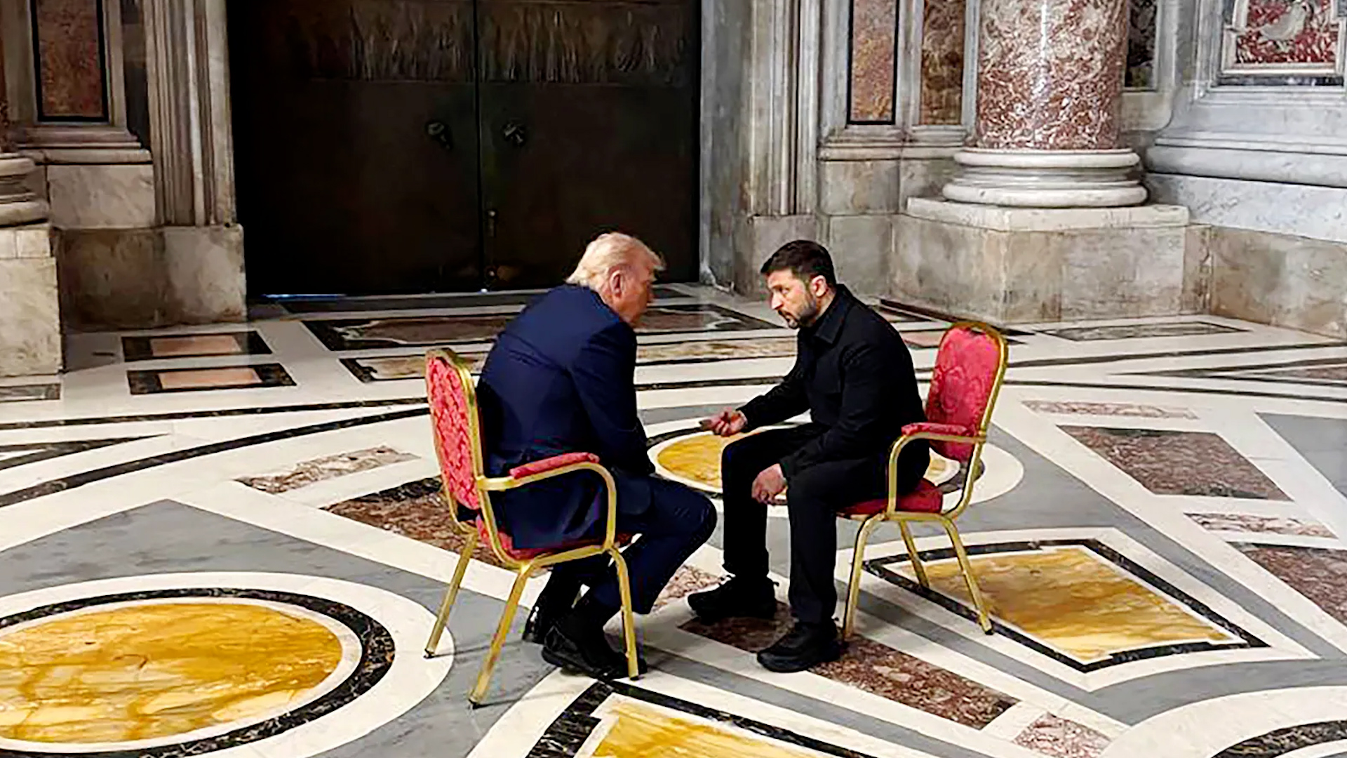Hé lộ yêu cầu ông Trump nhận được từ ông Zelensky tại Vatican Hé lộ yêu cầu ông Trump nhận được từ ông Zelensky tại Vatican
