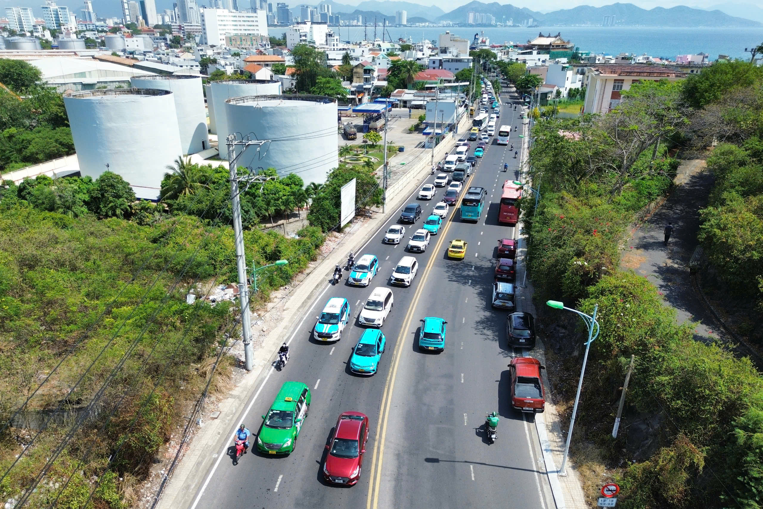 Nha Trang: Tour tham quan biển đảo hút khách- Ảnh 1. Nha Trang: Tour tham quan biển đảo hút khách- Ảnh 1.