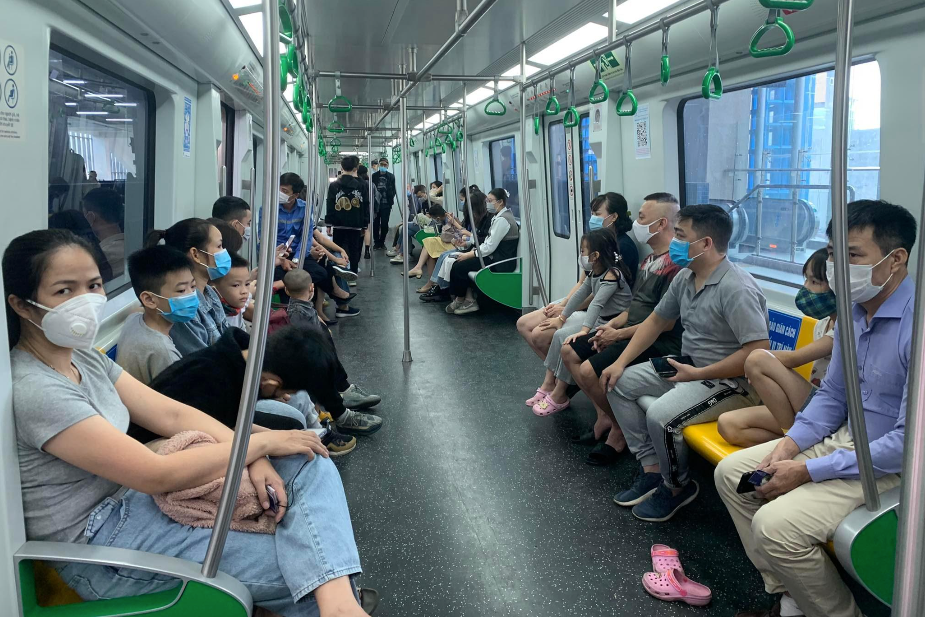 Hà Nội sắp áp dụng vé liên thông cho xe buýt, tàu metro - Ảnh 1.