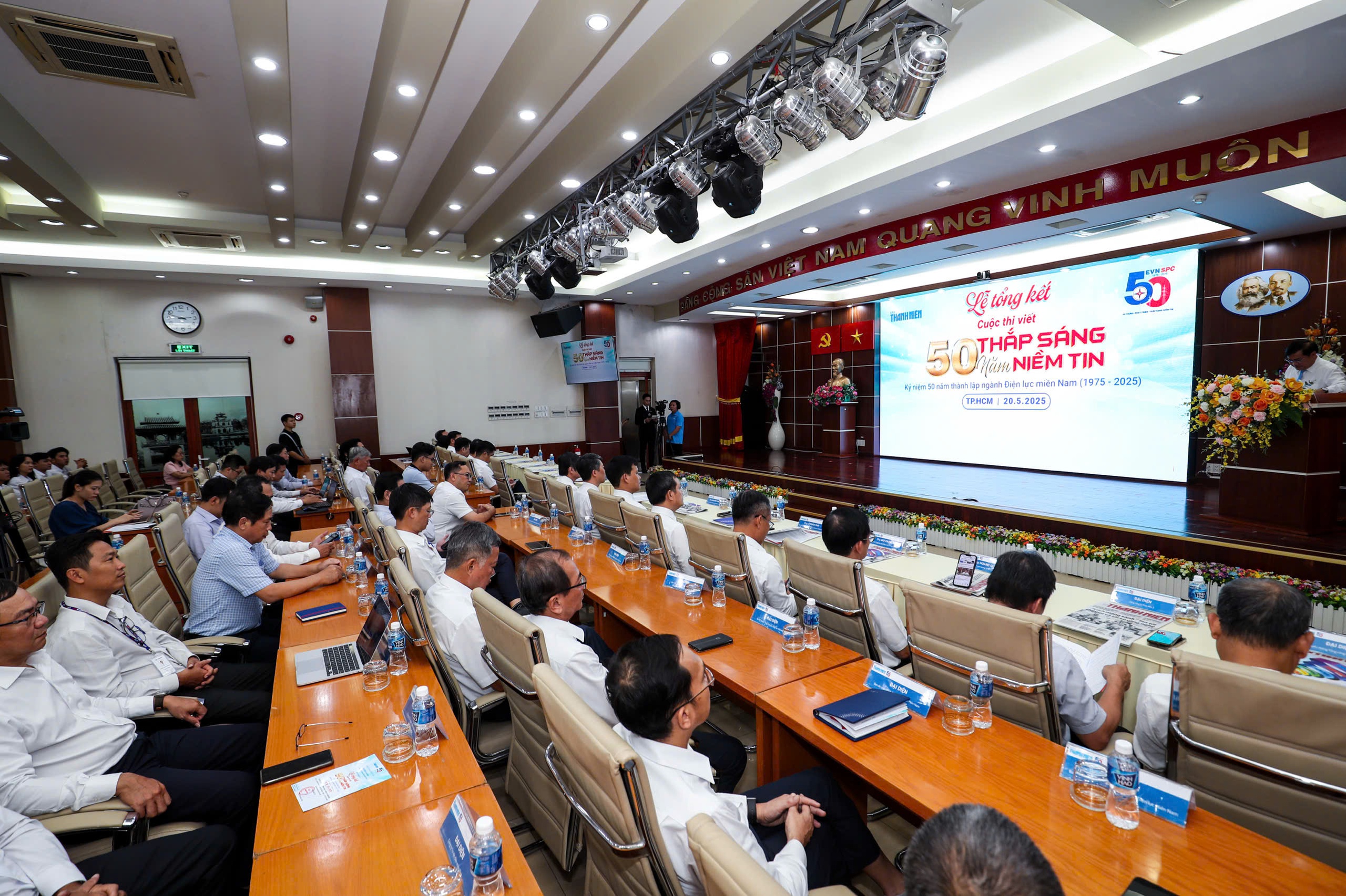 Tổng kết trao giải cuộc thi viết 'Ngành điện miền Nam - 50 năm thắp sáng niềm tin'- Ảnh 3. Tổng kết trao giải cuộc thi viết 'Ngành điện miền Nam - 50 năm thắp sáng niềm tin'- Ảnh 3.