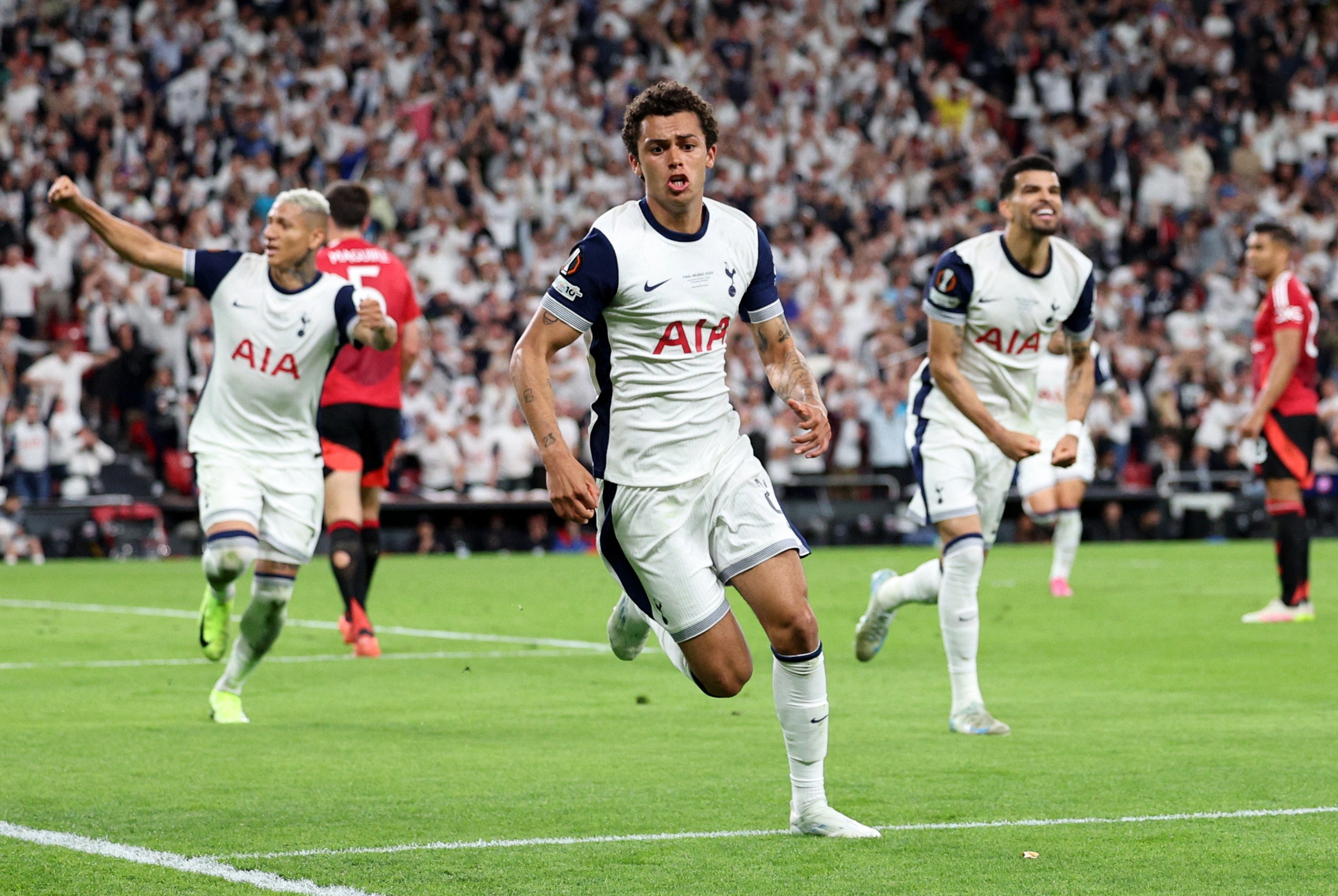 Hạ M.U, Tottenham vô địch Europa League và đoạt suất dự Champions League: Kỳ tích 17 năm- Ảnh 4. Hạ M.U, Tottenham vô địch Europa League và đoạt suất dự Champions League: Kỳ tích 17 năm- Ảnh 4.