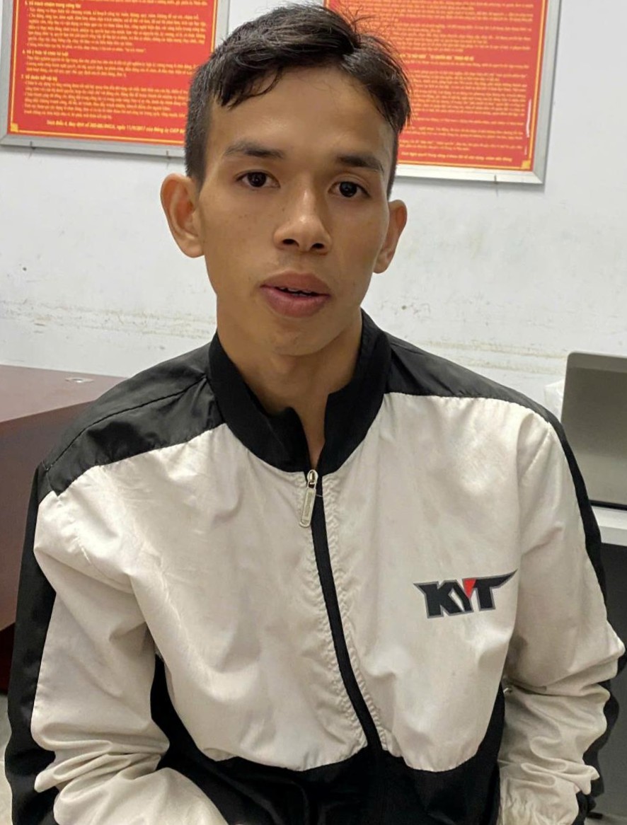 Chở người yêu đi chơi còn tranh thủ trộm cắp iPhone để đòi tiền chuộc- Ảnh 1. Chở người yêu đi chơi còn tranh thủ trộm cắp iPhone để đòi tiền chuộc- Ảnh 1.