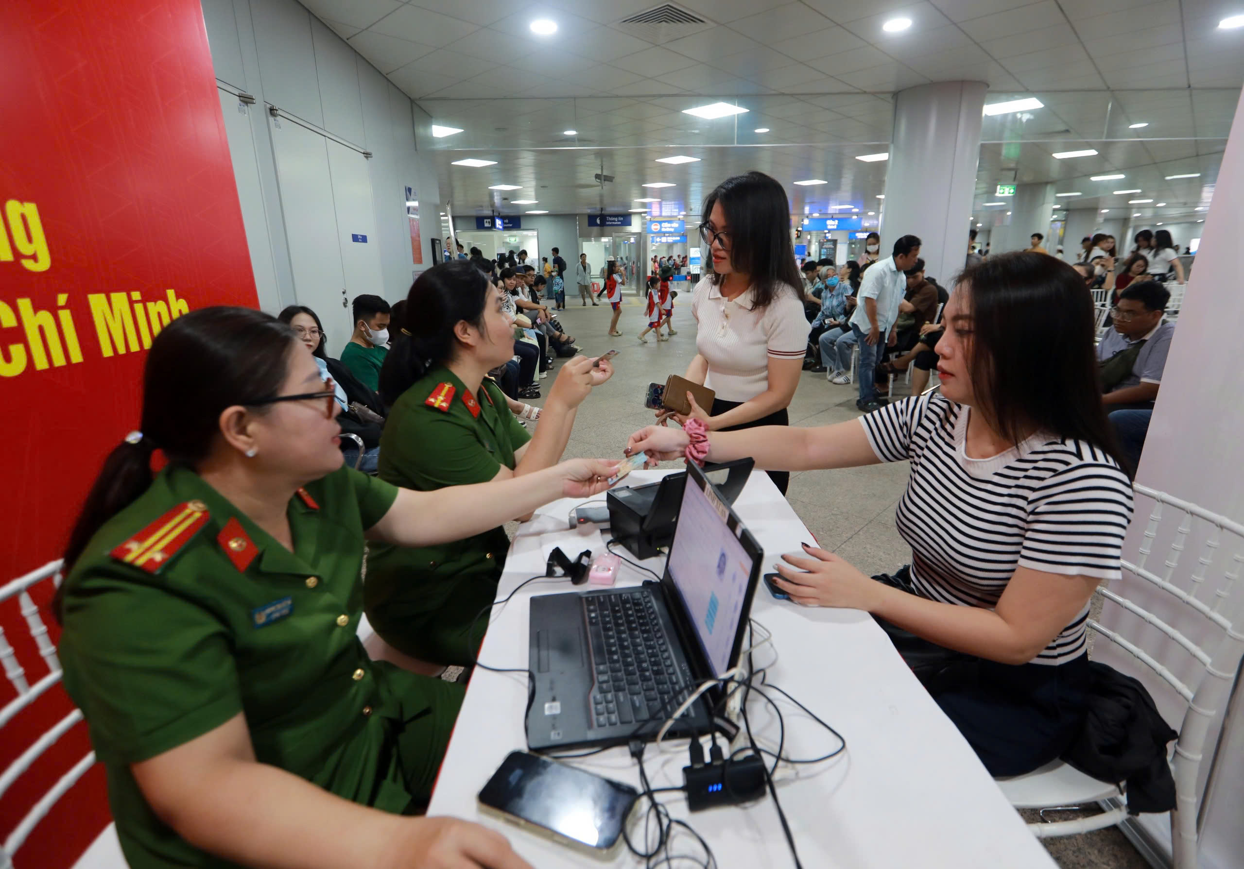 TP.HCM 'chạy nước rút' cấp định danh điện tử cho cơ quan, tổ chức trước 30.5 - Ảnh 1.