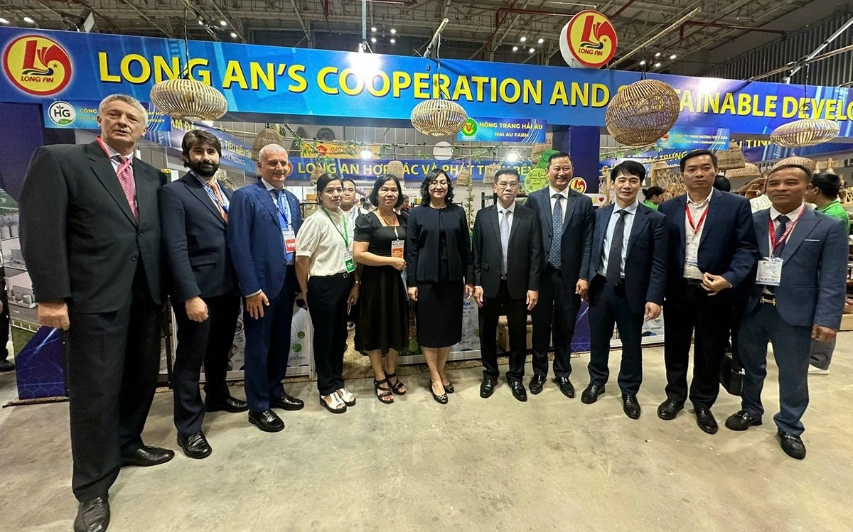 Long An đa dạng hình thức khuyến công và xúc tiến thương mại - Ảnh 3. Long An đa dạng hình thức khuyến công và xúc tiến thương mại - Ảnh 3.