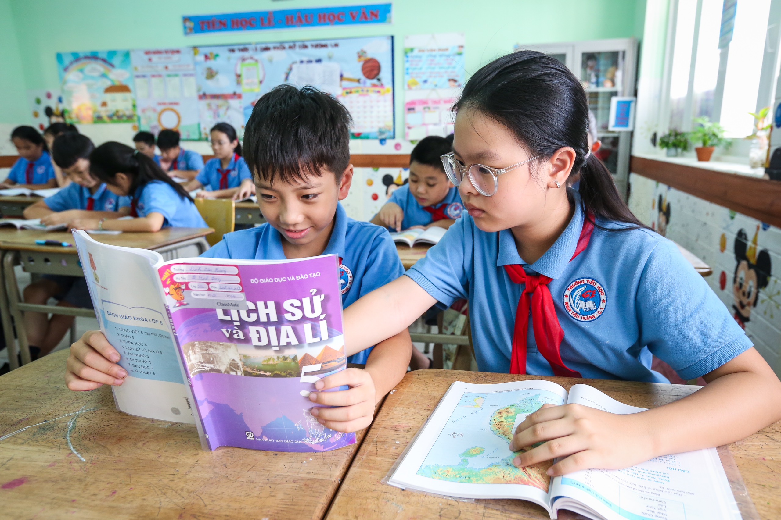 Sáp nhập tỉnh – thành: Giáo dục chủ động điều chỉnh chương trình và SGK 2 anh bia 1 nhat thinh 17478361482341497152267