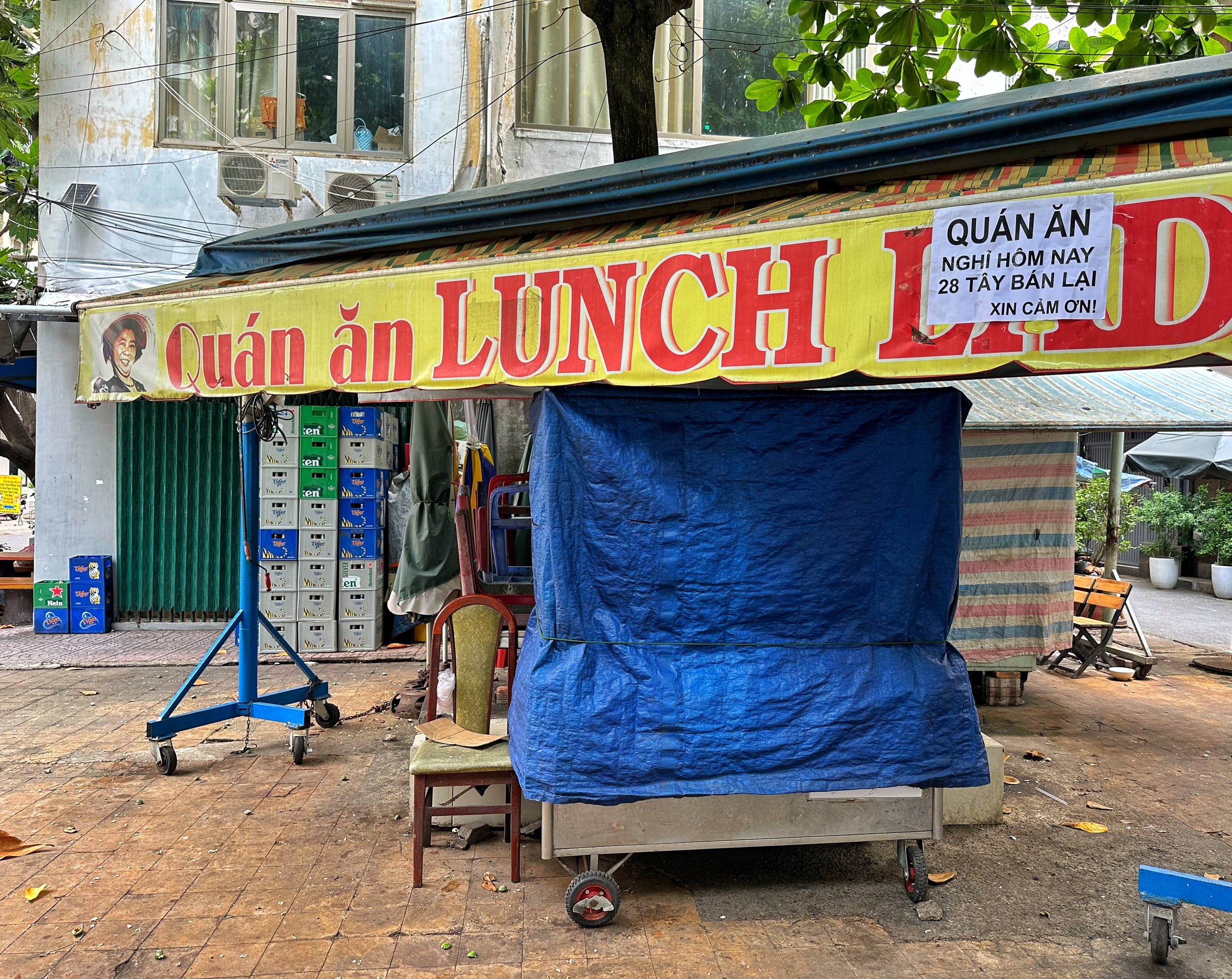 Bà chủ Lunch Lady nổi tiếng thế giới đột tử mất ở Canada - Ảnh 3. Bà chủ Lunch Lady nổi tiếng thế giới đột tử mất ở Canada - Ảnh 3.