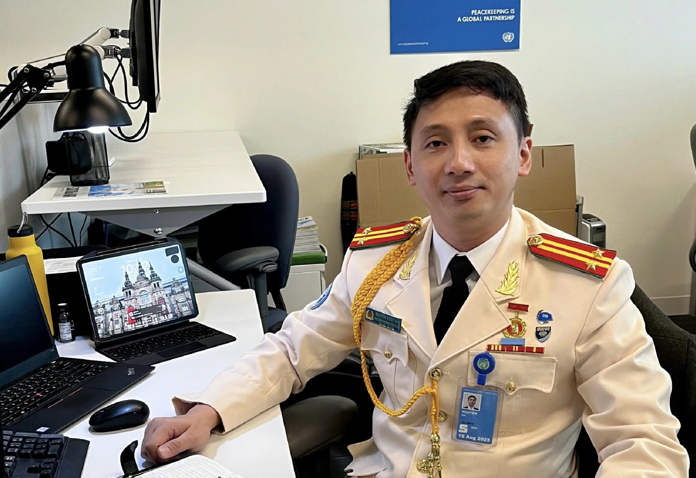 Chánh văn phòng cố vấn Cảnh sát LHQ Nguyễn Ngọc Hải được thăng hàm trước thời hạn - Ảnh 3.