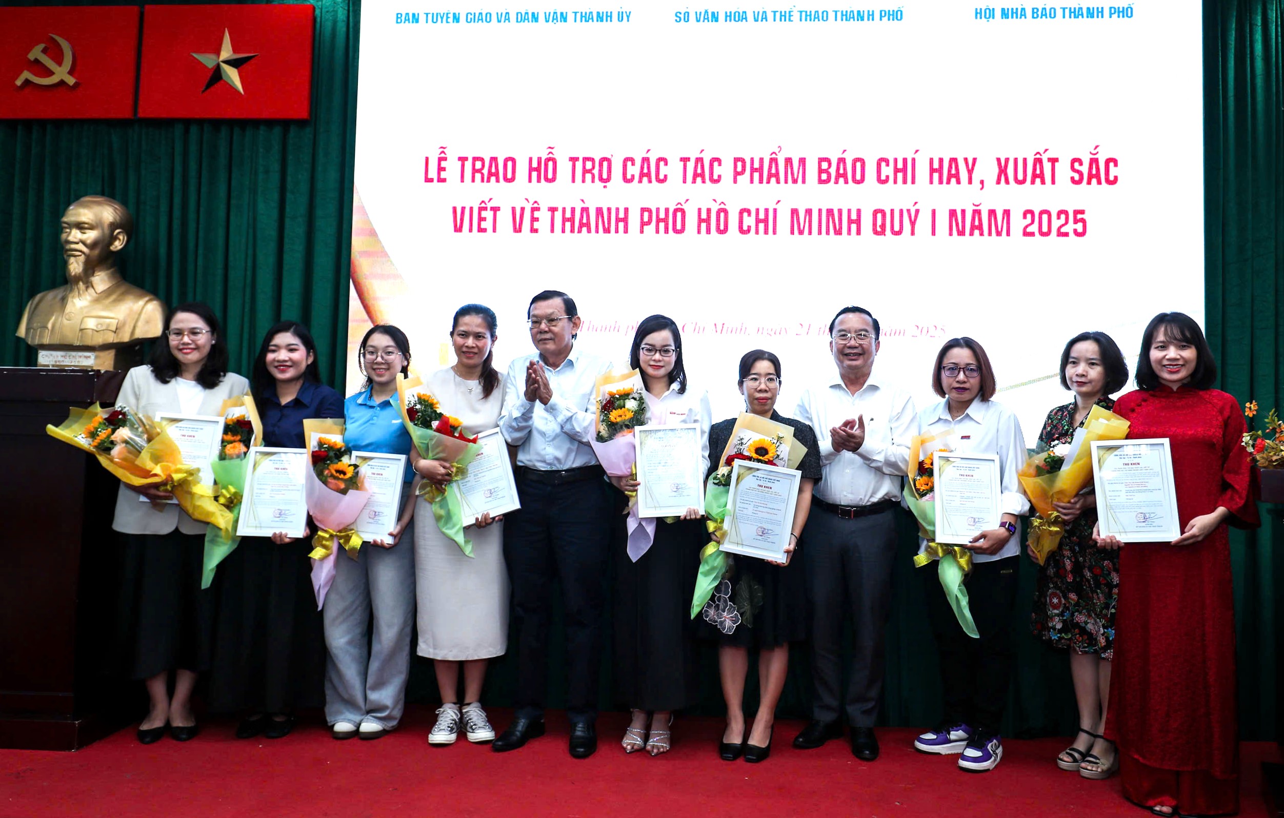 TP.HCM khen thưởng 43 tác phẩm xuất sắc quý 1/2025 - Ảnh 1.