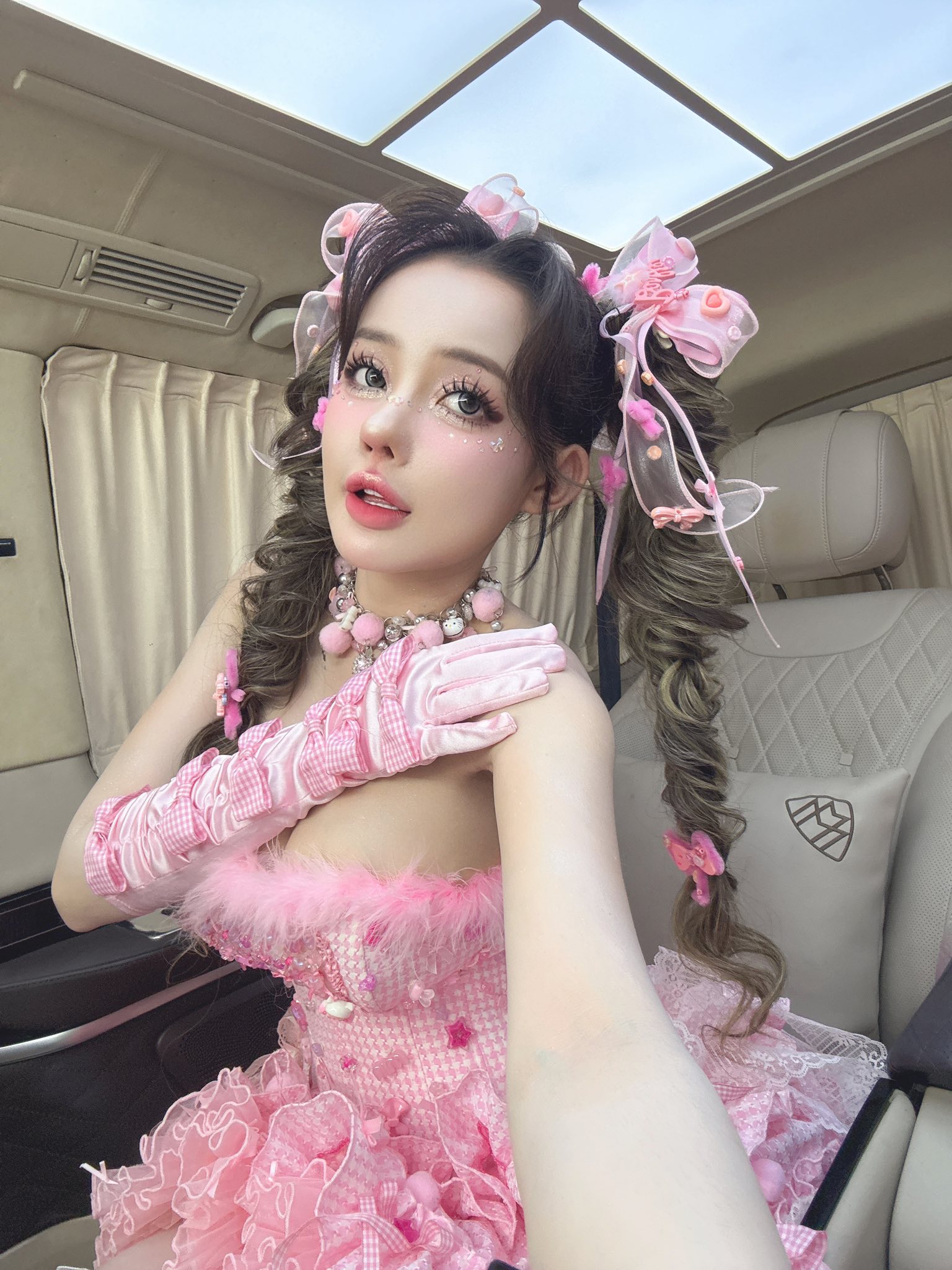 Mặc phản cảm và loạt ồn ào của hot girl Ngân 98- Ảnh 2.
