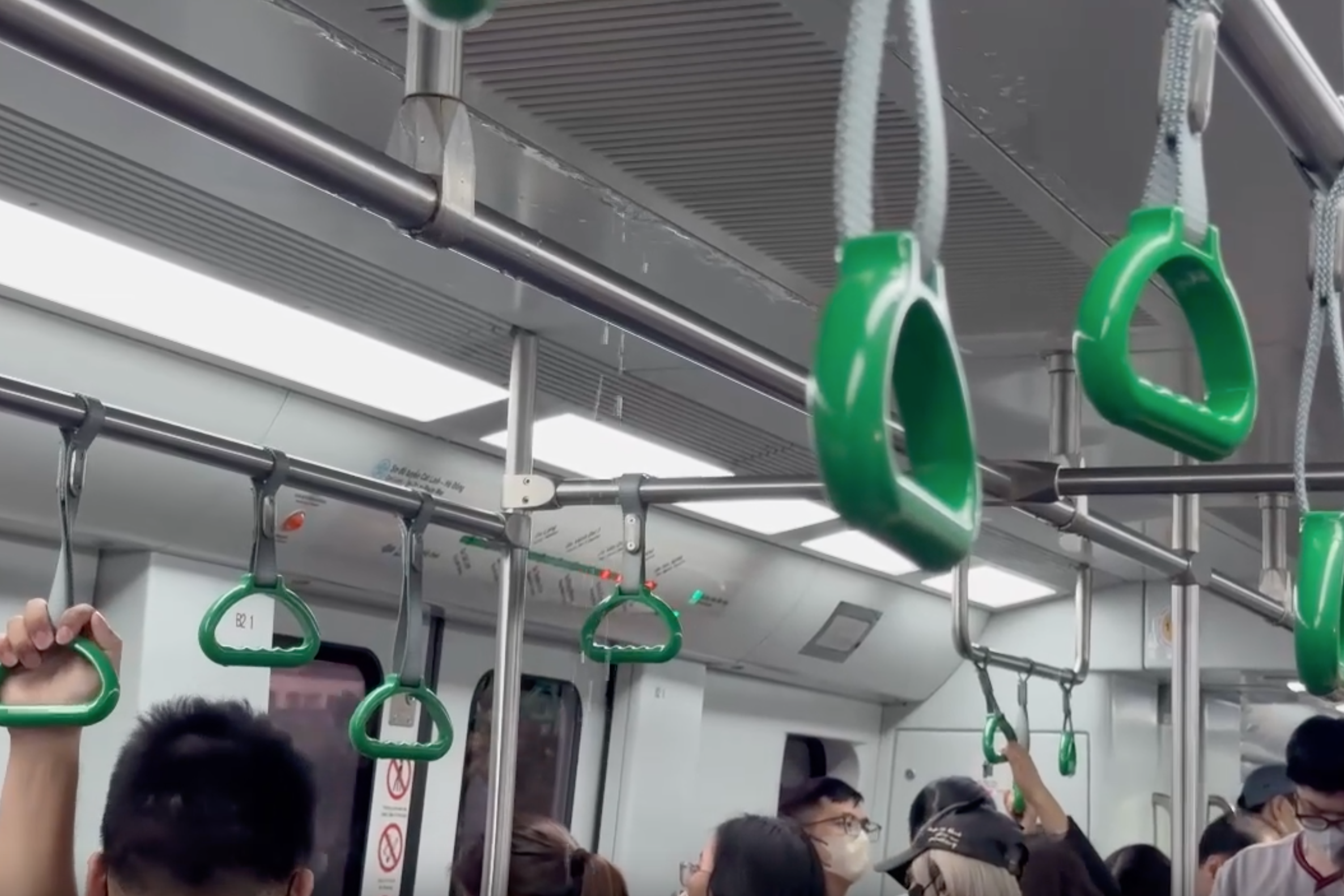 Tàu metro Cát Linh - Hà Đông tiếp tục 'dột nước': Lãnh đạo Hanoi Metro nói gì?- Ảnh 1. Tàu metro Cát Linh - Hà Đông tiếp tục 'dột nước': Lãnh đạo Hanoi Metro nói gì?- Ảnh 1.