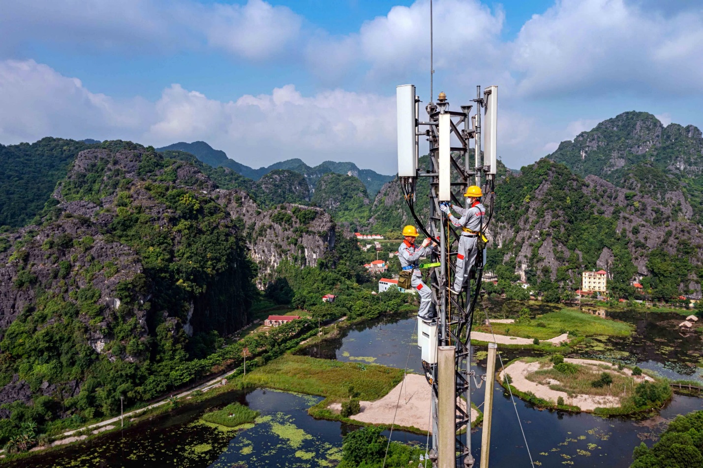 Viettel đấu giá thành công băng tần 700 MHz - Ảnh 1.