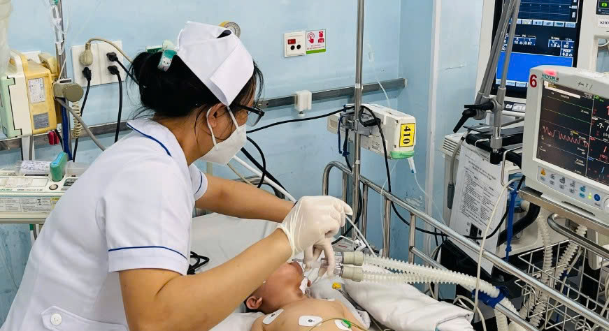 Bệnh tay chân miệng tăng nhanh, Việt Nam kỳ vọng 'vũ khí' mới từ vắc xin EV71- Ảnh 1.