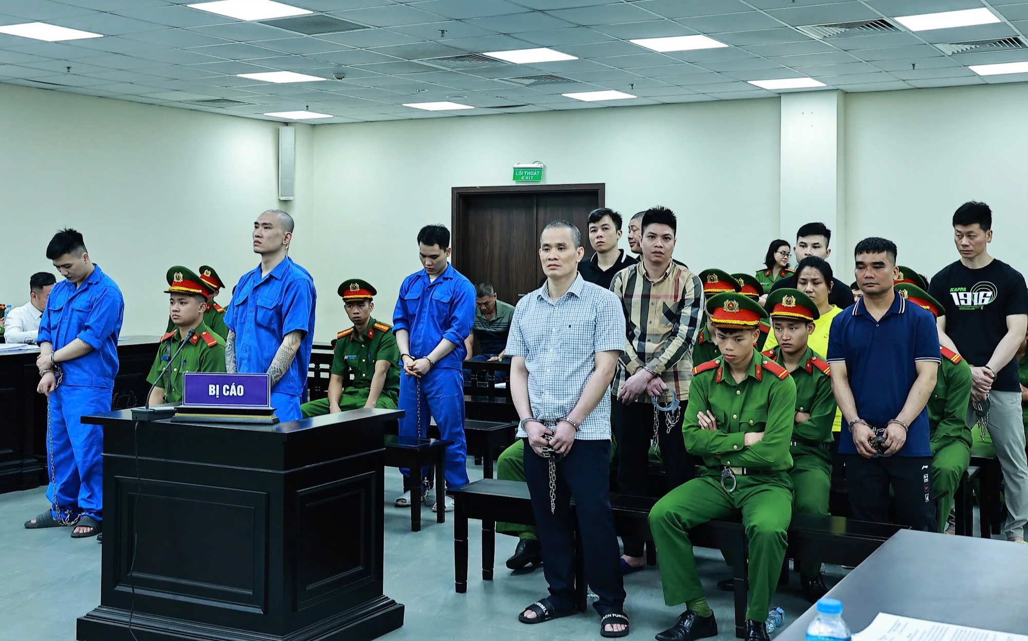 Cựu cán bộ công an dùng ô tô biển xanh chở ma túy bị đưa ra xét xử tại Hà Nội - Ảnh 1. Cựu cán bộ công an dùng ô tô biển xanh chở ma túy bị đưa ra xét xử tại Hà Nội - Ảnh 1.