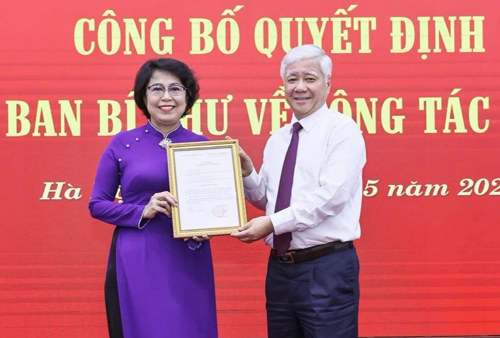 Phó chủ tịch MTTQ Việt Nam Tô Thị Bích Châu nghỉ hưu trước tuổi Phó chủ tịch MTTQ Việt Nam Tô Thị Bích Châu nghỉ hưu trước tuổi