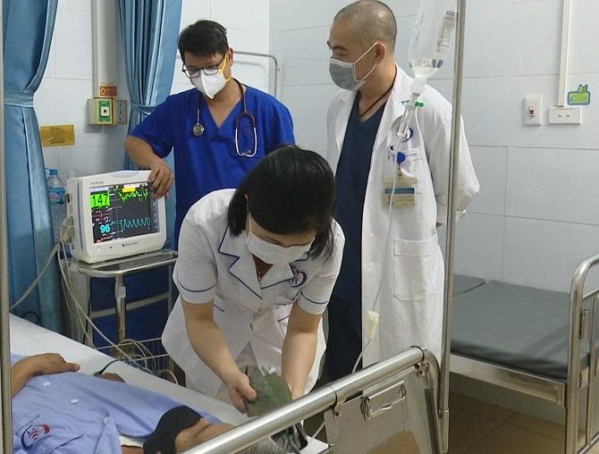 Tức ngực, khó thở, đi khám phát hiện Covid-19 Tức ngực, khó thở, đi khám phát hiện Covid-19 - Ảnh 1.