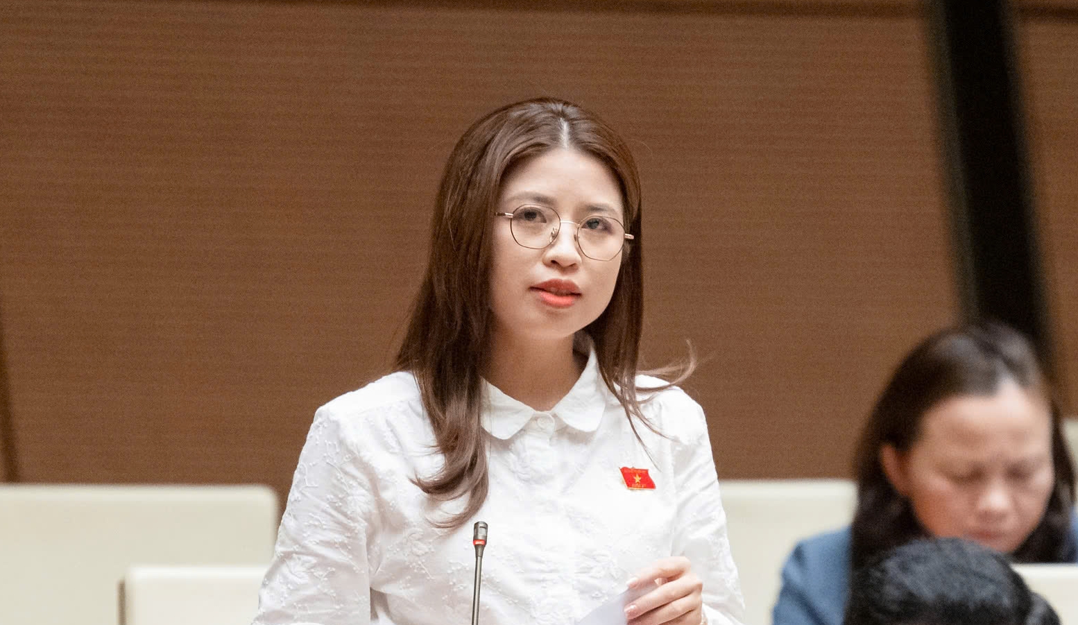 Không để miễn học phí lại phát sinh nhiều khoản thu khác - Ảnh 2.