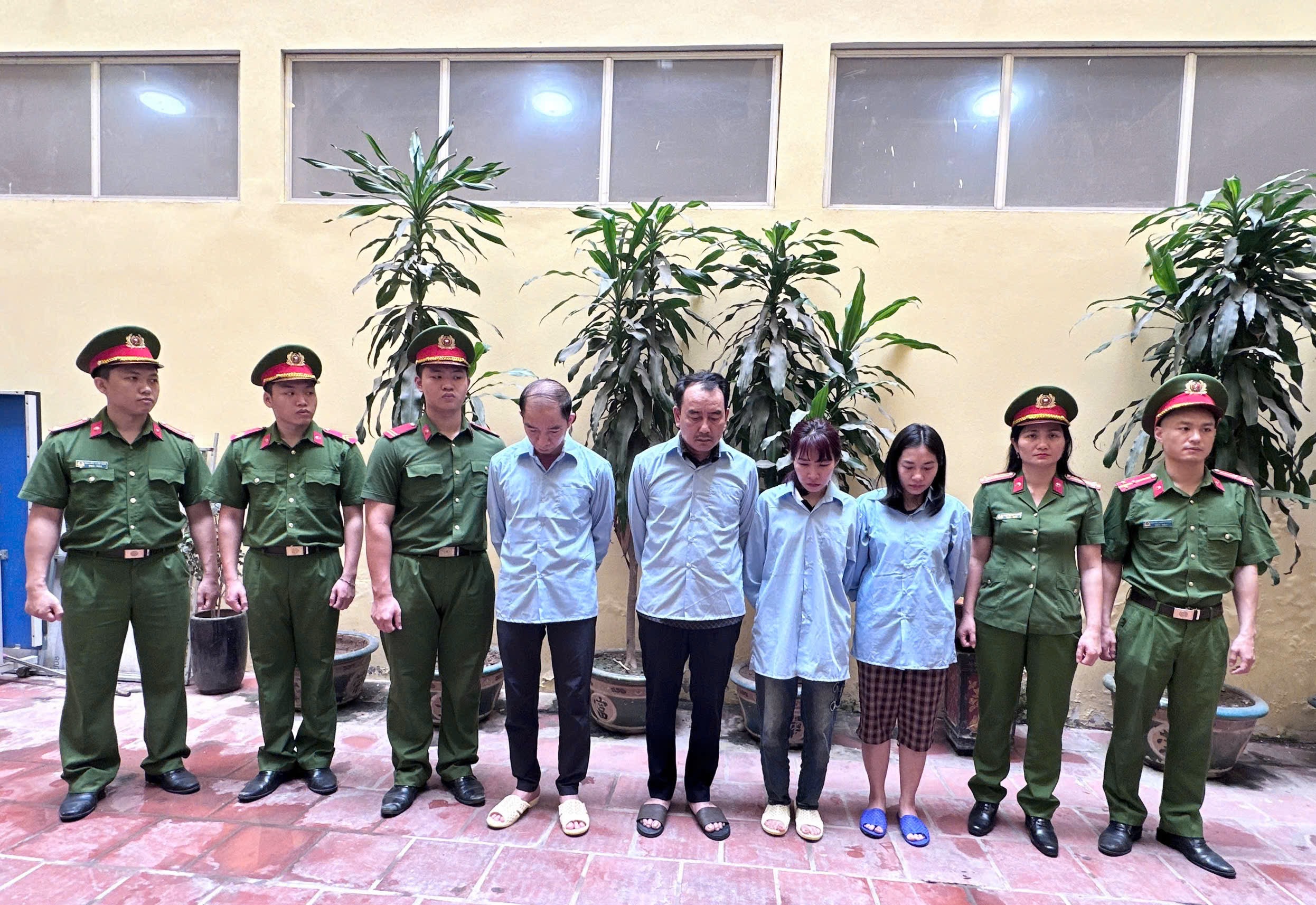 Bí thư phường ở Hà Nội cùng 3 thuộc cấp nhận hối lộ hơn 1 tỉ đồng- Ảnh 1.