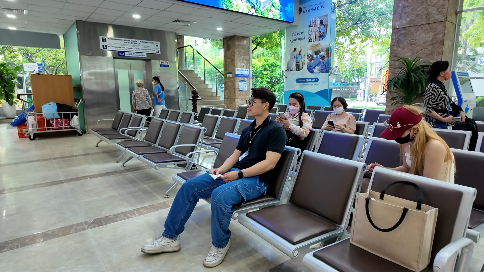Một ngày khám bệnh nhẹ nhàng như đi nghỉ dưỡng- Ảnh 1.