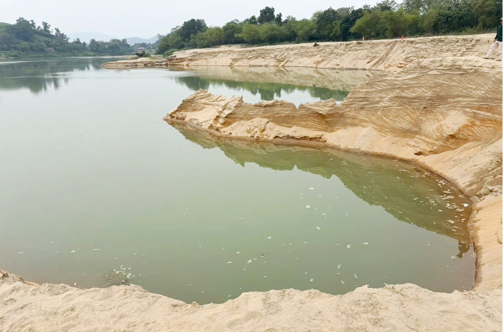 Vụ dân phản đối khai thác cát: Chủ mỏ bị phạt 249 triệu đồng tại Nghệ An - Ảnh 2. Vụ dân phản đối khai thác cát: Chủ mỏ bị phạt 249 triệu đồng tại Nghệ An - Ảnh 2.