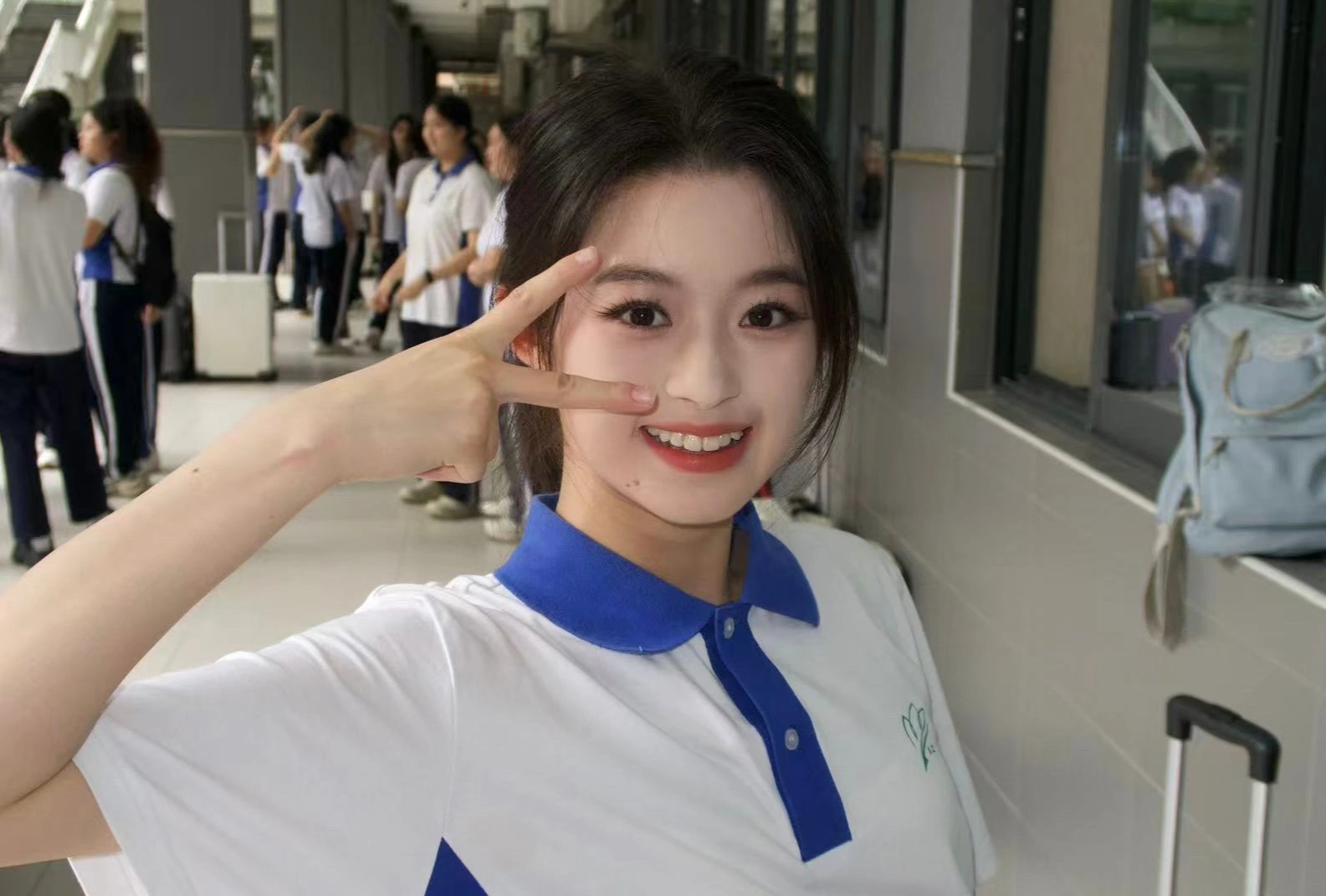 Đeo bông tai 'tiền tỉ', mỹ nhân Trung Quốc khiến bố bị điều tra- Ảnh 4. Đeo bông tai 'tiền tỉ', mỹ nhân Trung Quốc khiến bố bị điều tra- Ảnh 4.