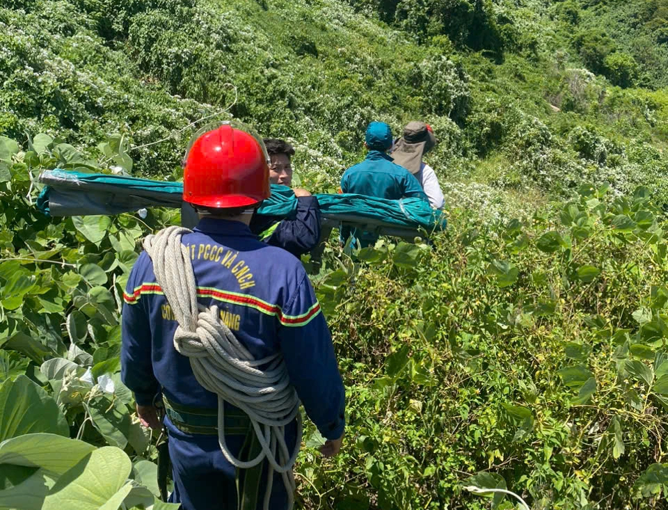 Phát hiện thi thể ở bán đảo Sơn Trà, lưng có hình xăm lớn - Ảnh 1.