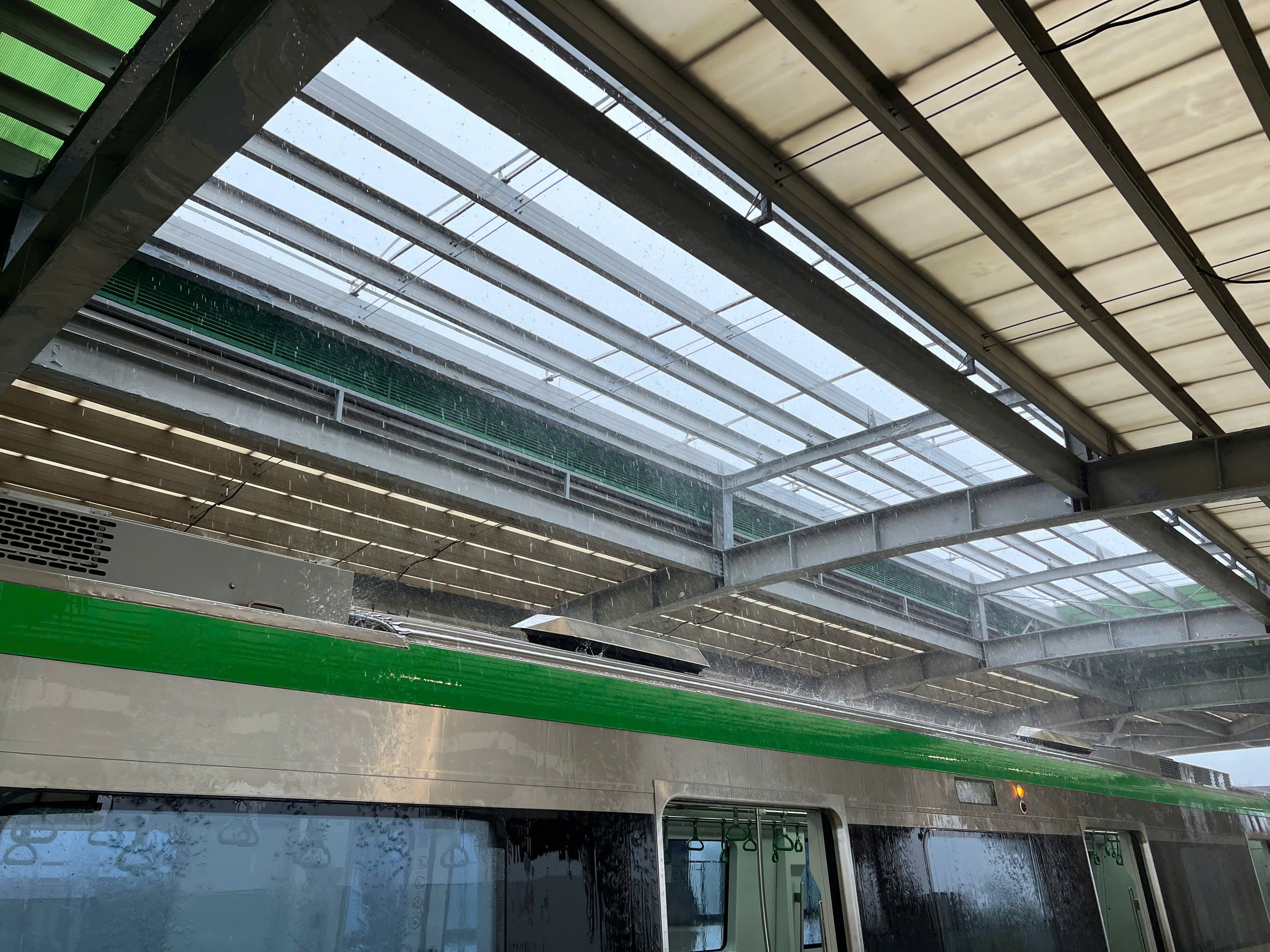 Hanoi Metro nhận lỗi chậm sửa mái nhà ga Metro Cát Linh - Hà Đông 8 tháng qua - Ảnh 1.