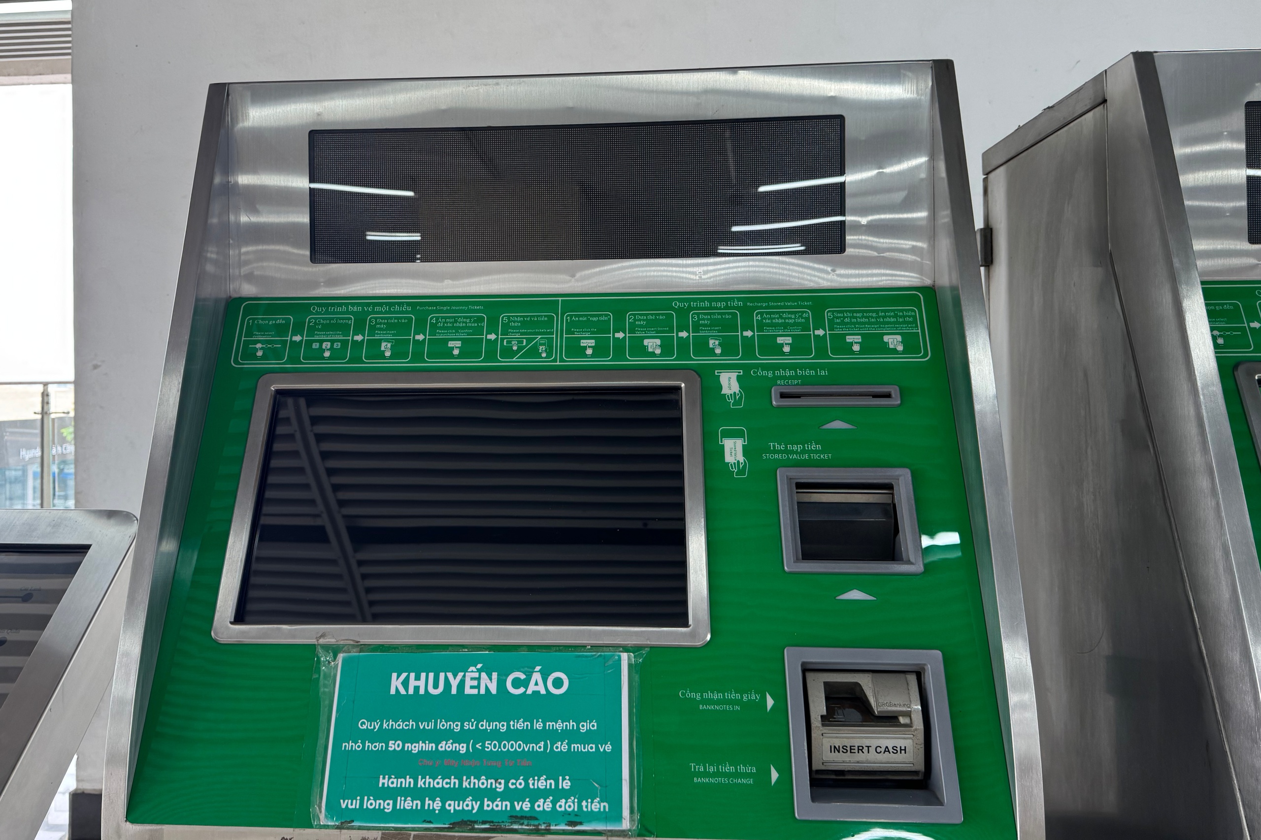 Nước chảy lênh láng tại nhà ga tàu điện Cát Linh - Hà Đông khi mưa lớn - Ảnh 7. Nước chảy lênh láng tại nhà ga tàu điện Cát Linh - Hà Đông khi mưa lớn - Ảnh 7.
