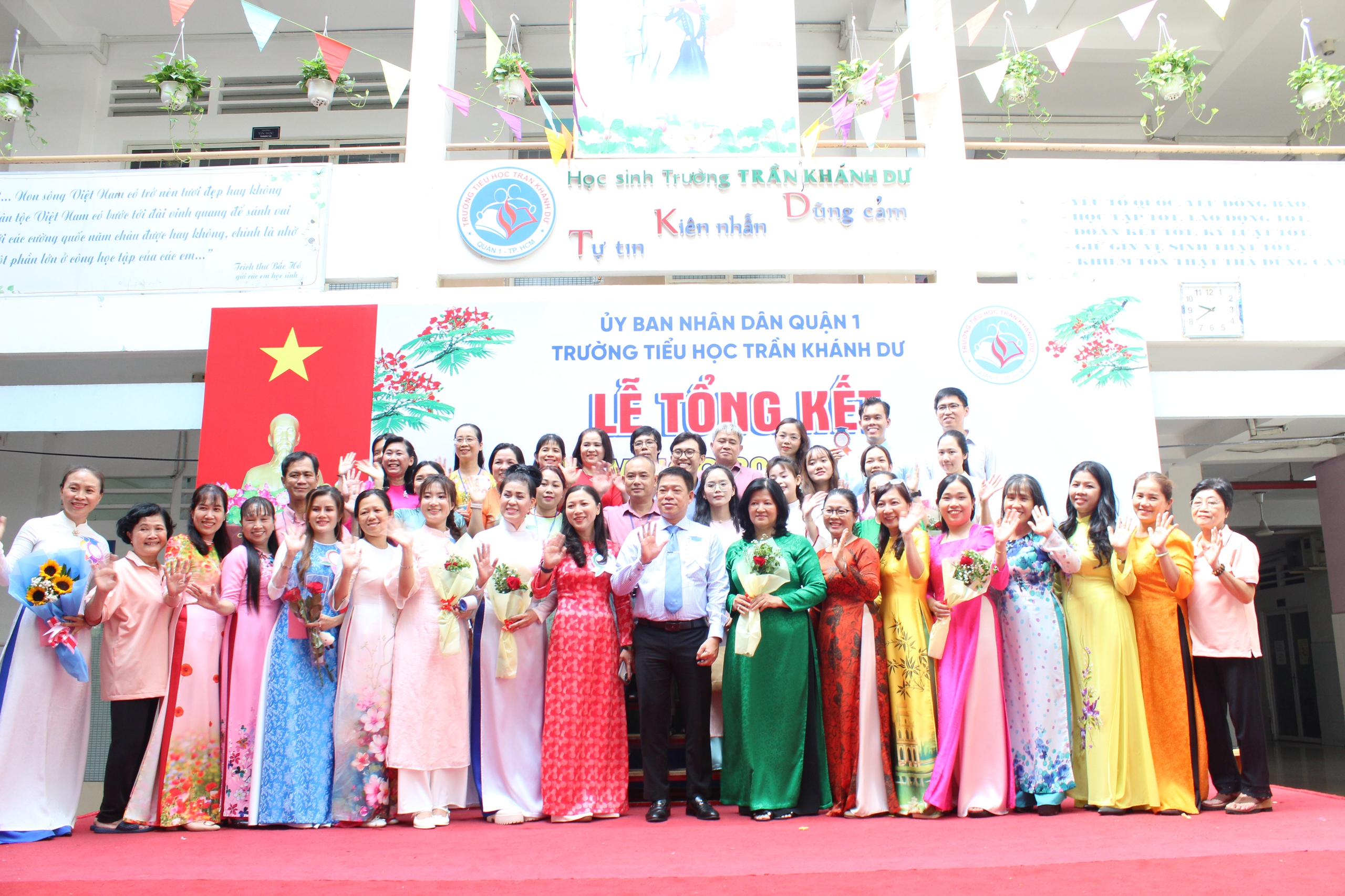 Mùng 1 tết Bính Ngọ: Thầy cô chúc học sinh 'ngựa chạy đường xa không mỏi' - Ảnh 1.