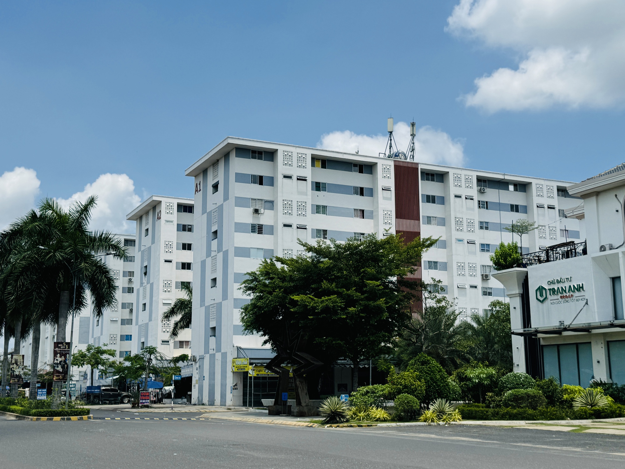Lo chỗ an cư để người dân lạc nghiệp- Ảnh 1. Lo chỗ an cư để người dân lạc nghiệp- Ảnh 1.