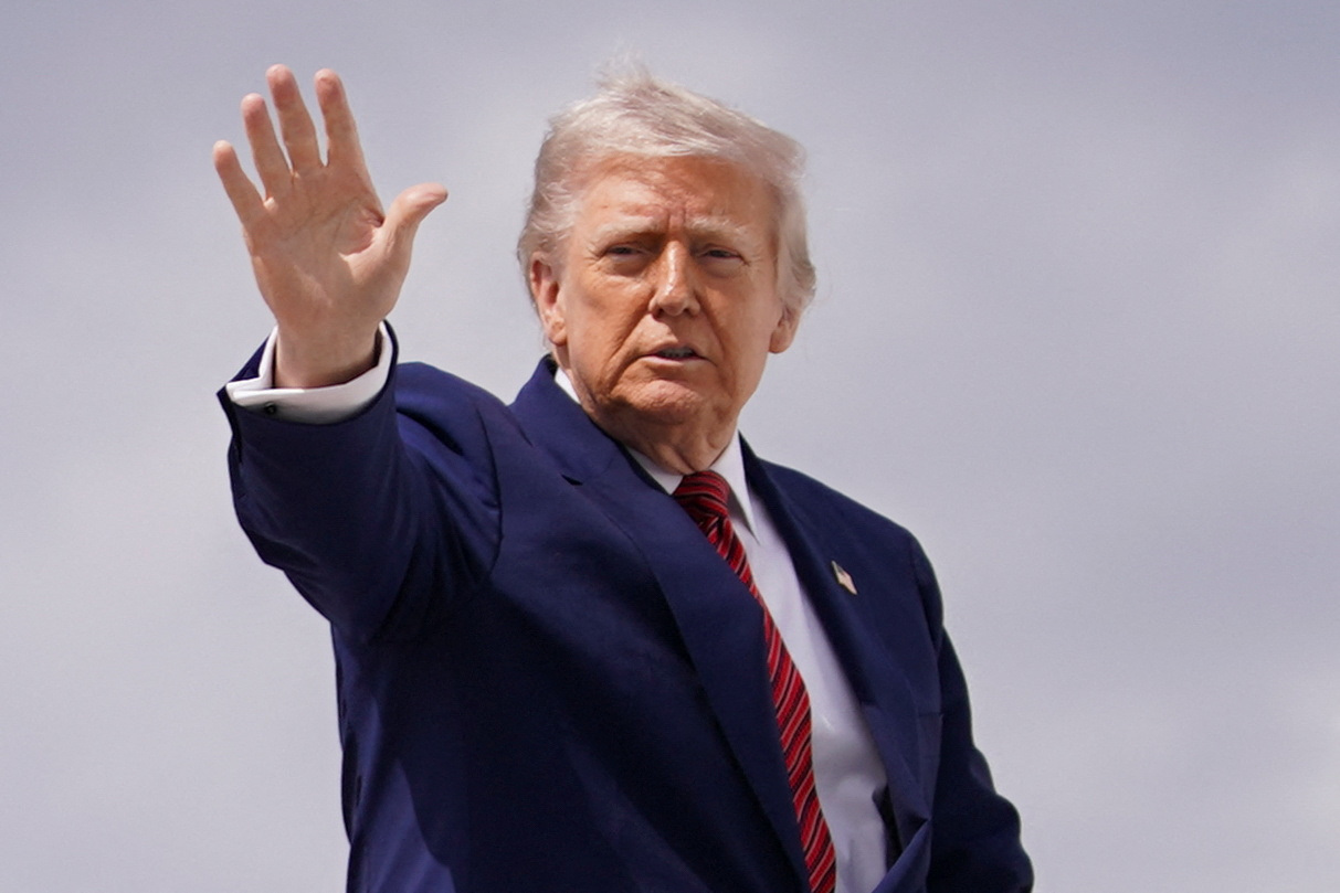 Trong một ngày ông Trump làm cả EU, Apple, Samsung lo lắng Trong một ngày ông Trump làm cả EU, Apple, Samsung lo lắng