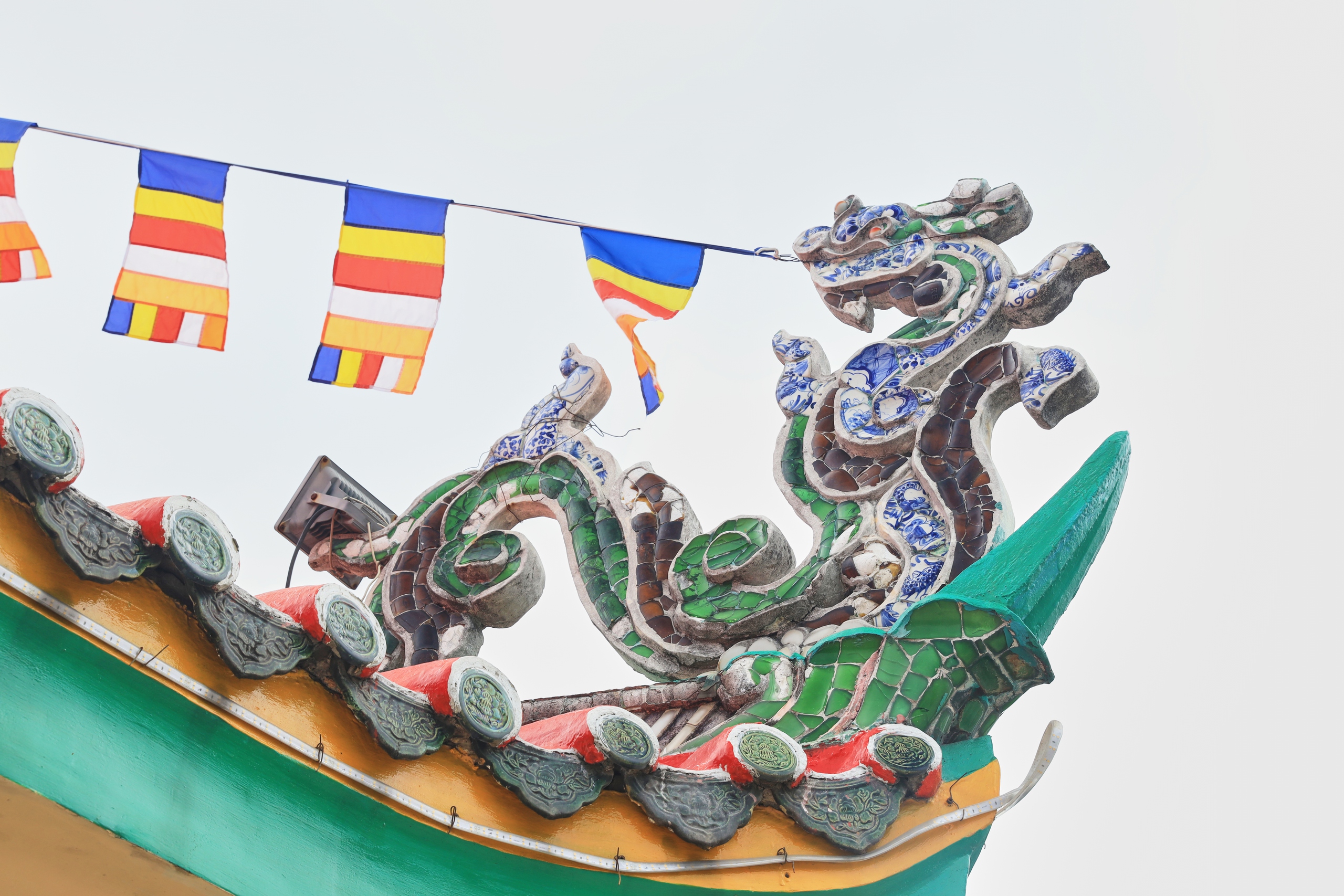 Khám phá chùa miểng sành gần 180 tuổi độc đáo ở TP . HCM với 30 tấn mảnh sành - Ảnh 9. Khám phá chùa miểng sành gần 180 tuổi độc đáo ở TP . HCM với 30 tấn mảnh sành - Ảnh 9.