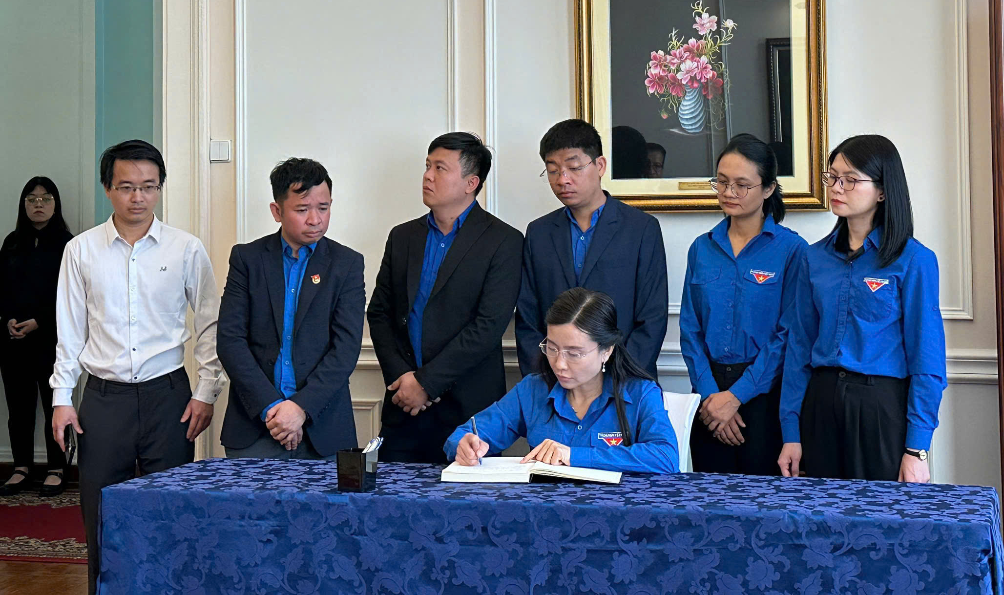 Đoàn đại biểu T.Ư Đoàn viếng nguyên Chủ tịch nước Trần Đức Lương - Ảnh 4.