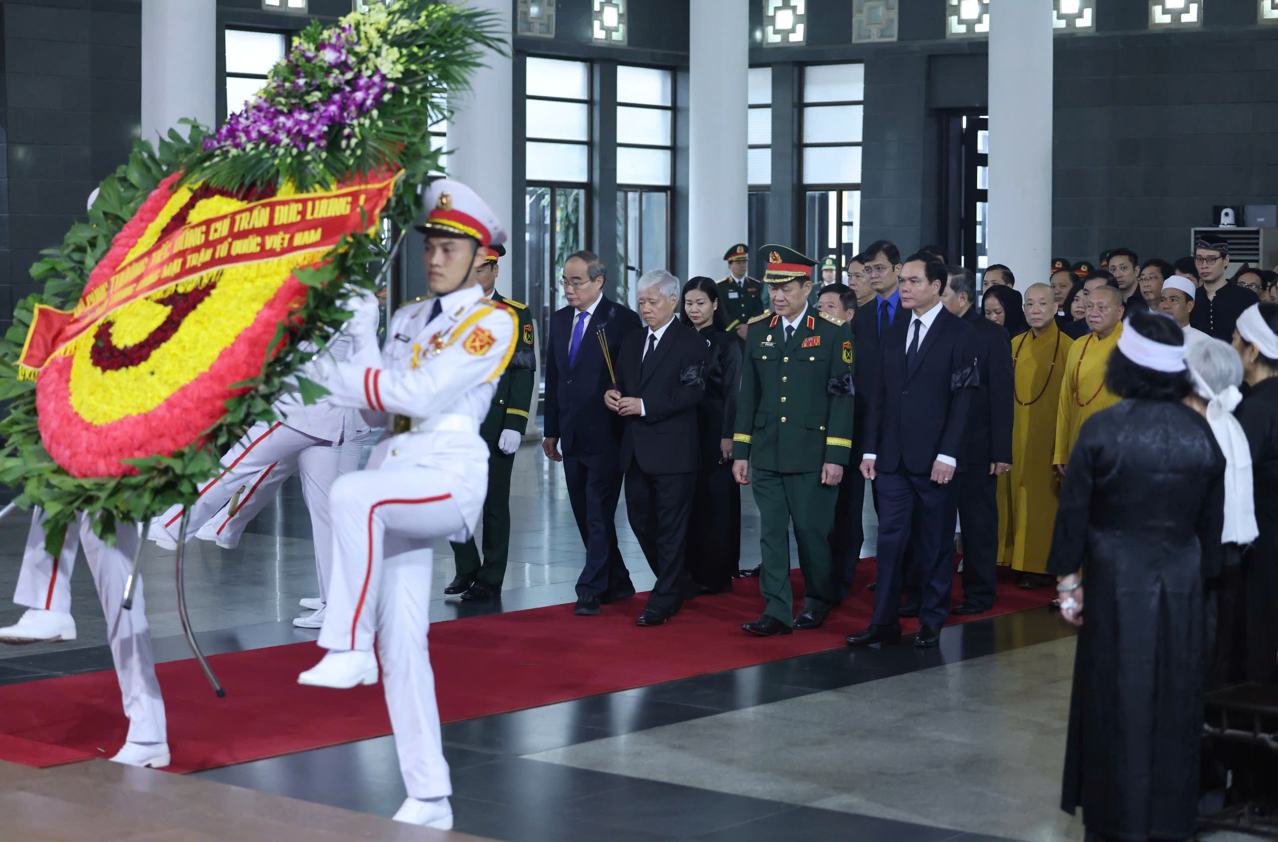 Lãnh đạo Đảng, Nhà nước viếng nguyên Chủ tịch nước Trần Đức Lương - Ảnh 18.