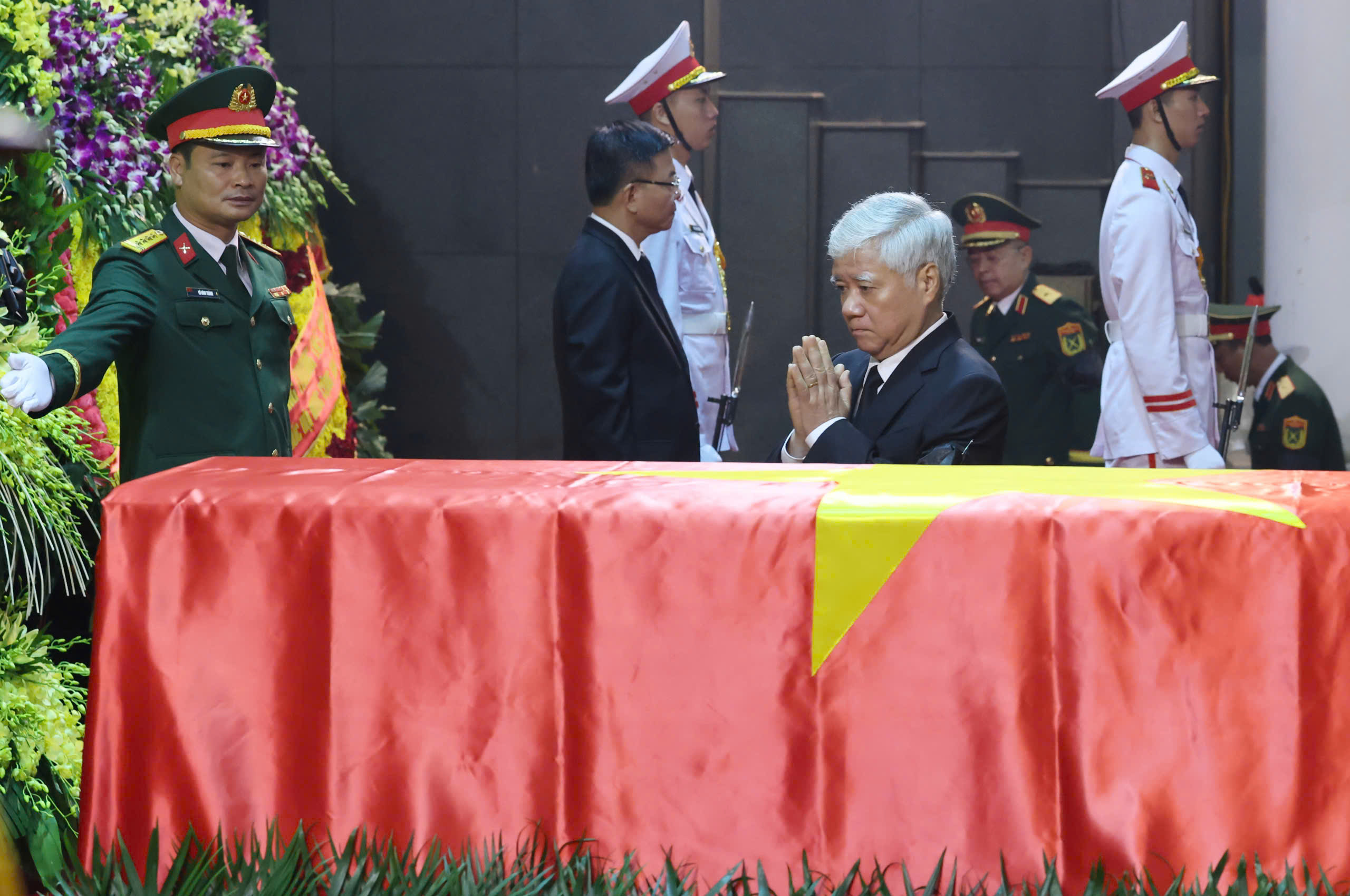 Lãnh đạo Đảng, Nhà nước viếng nguyên Chủ tịch nước Trần Đức Lương - Ảnh 17.